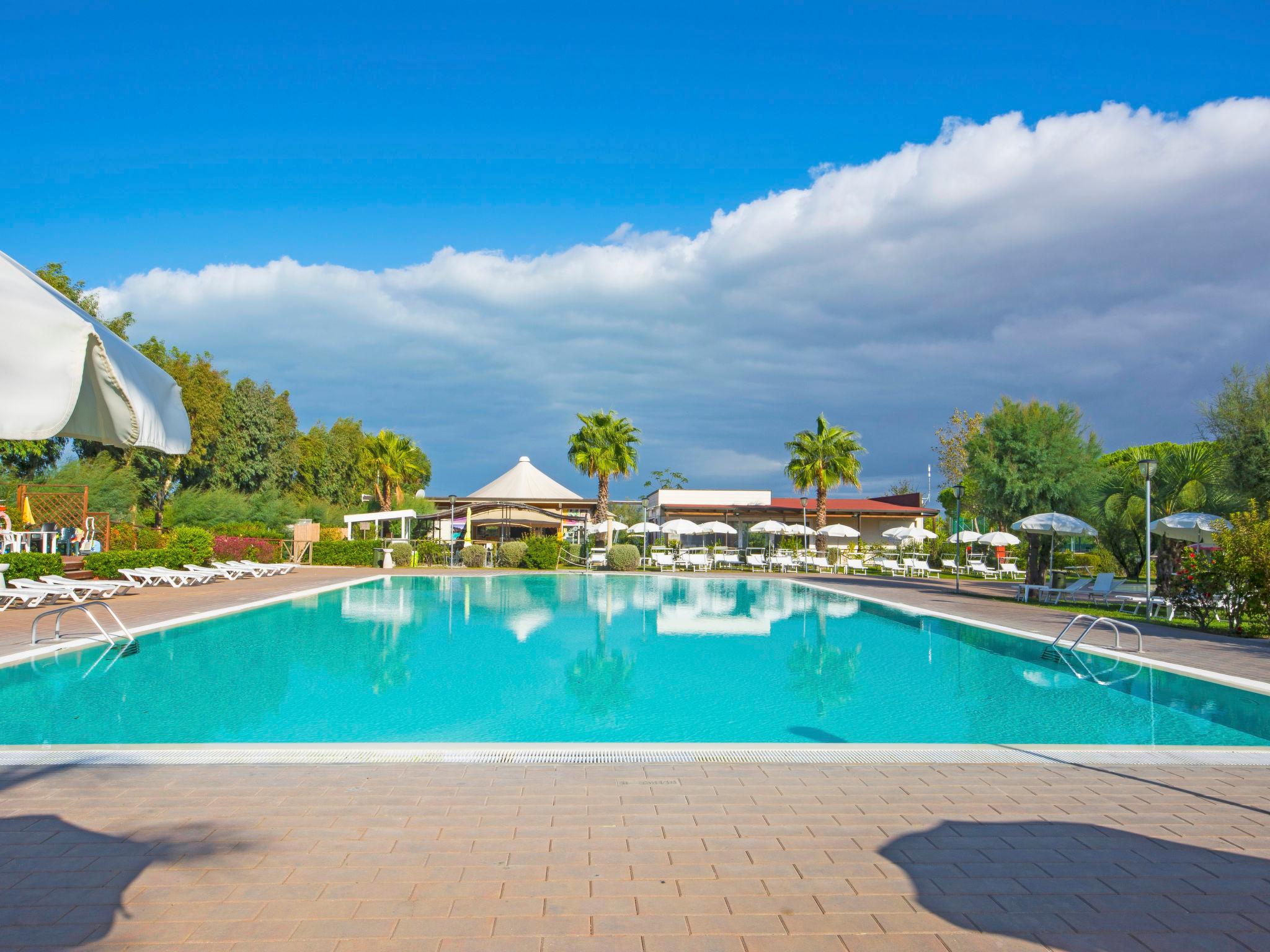 Photo 2 - Maison de 2 chambres à Cecina avec piscine et jardin