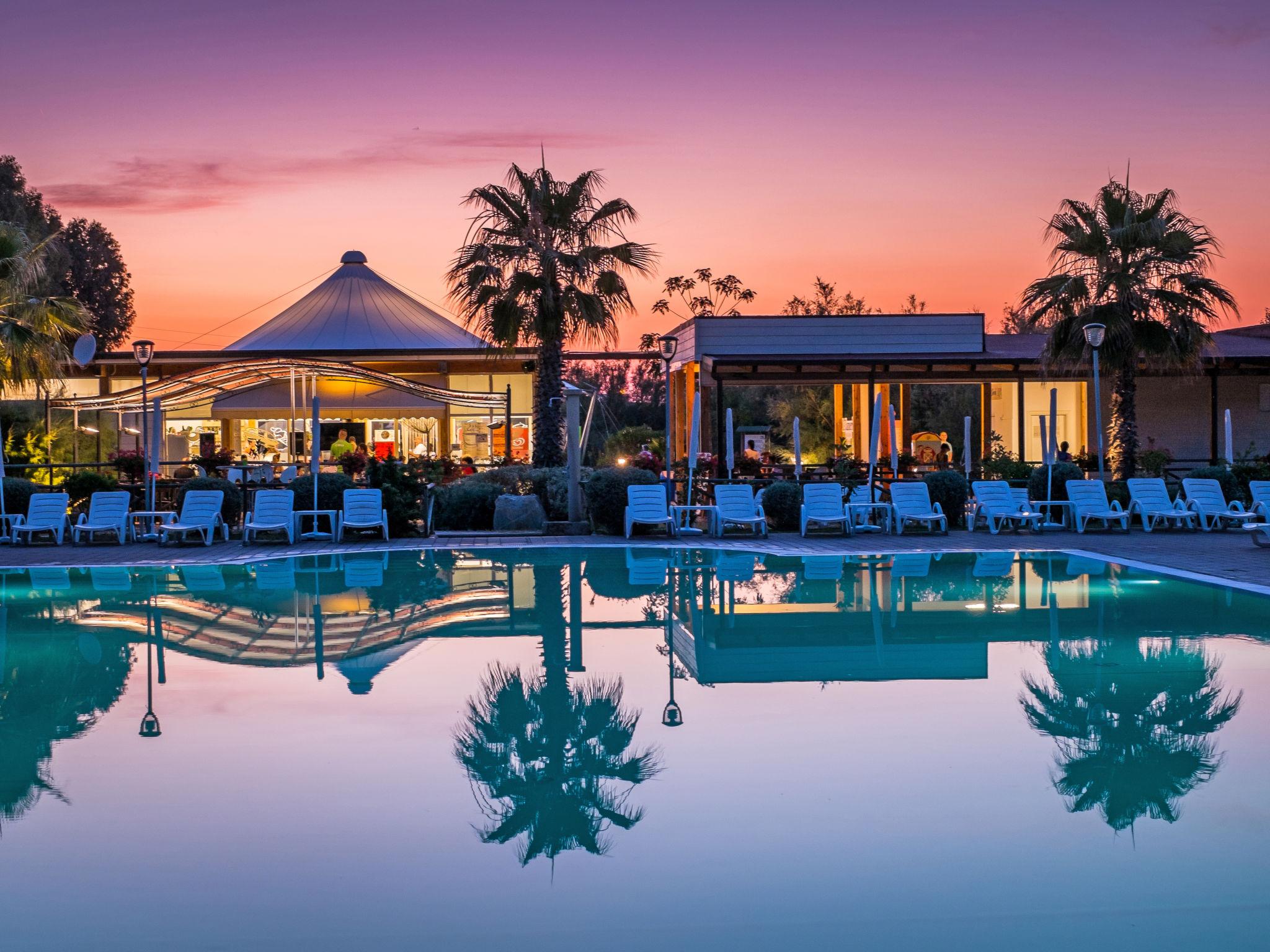 Foto 4 - Casa de 2 quartos em Cecina com piscina e vistas do mar