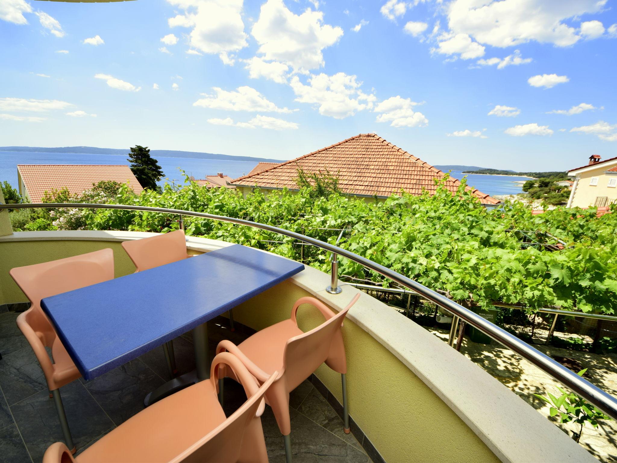 Photo 8 - Appartement de 2 chambres à Okrug avec piscine et jardin