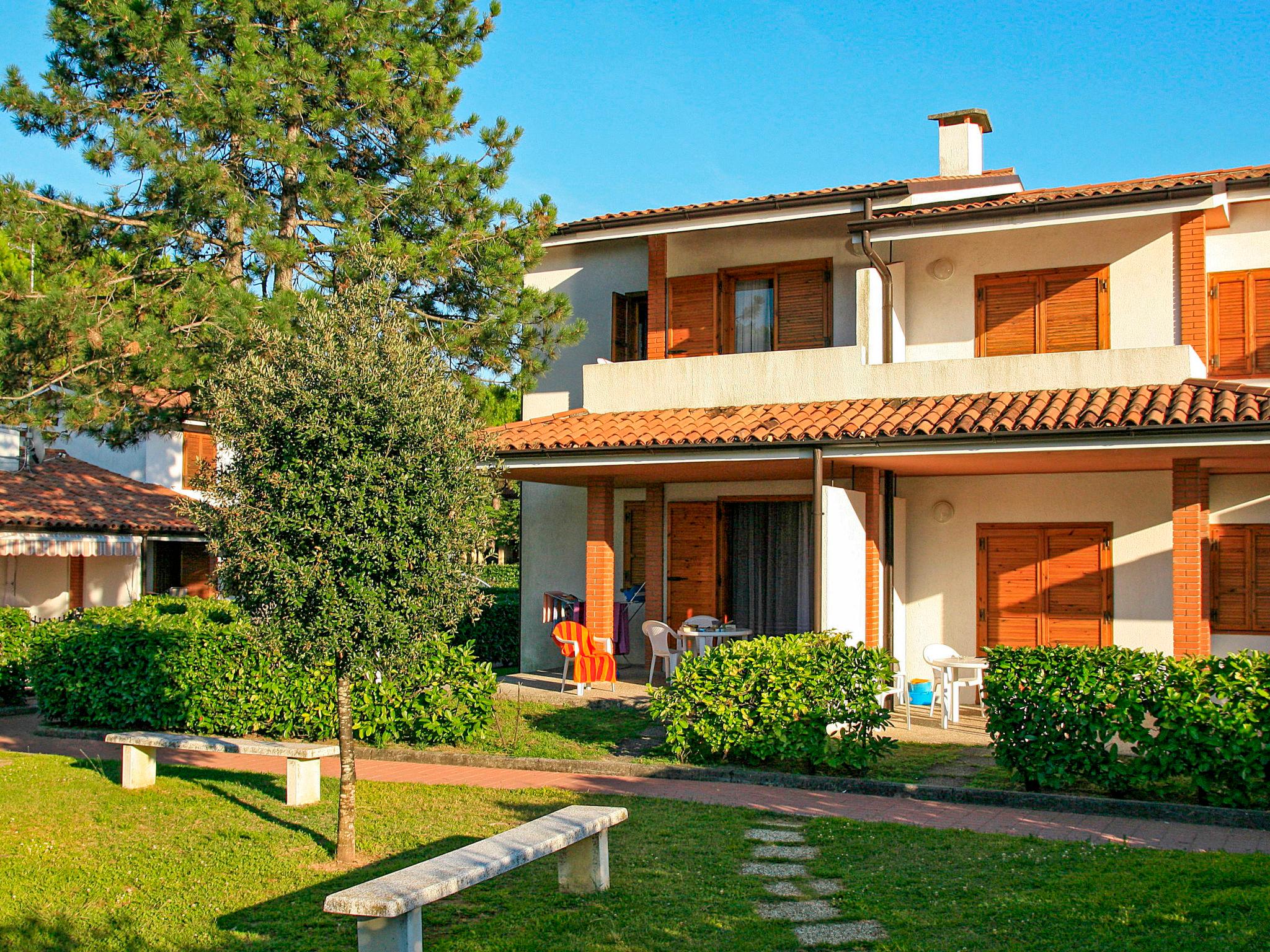 Foto 2 - Apartamento de 2 quartos em San Michele al Tagliamento com piscina e jardim