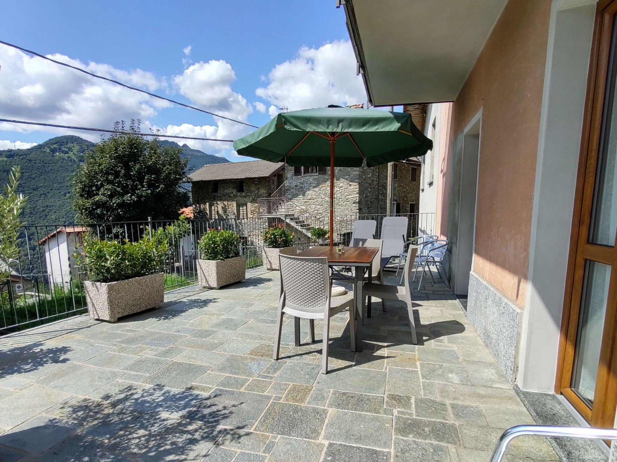 Foto 14 - Apartamento de 1 habitación en Peglio con terraza y vistas a la montaña