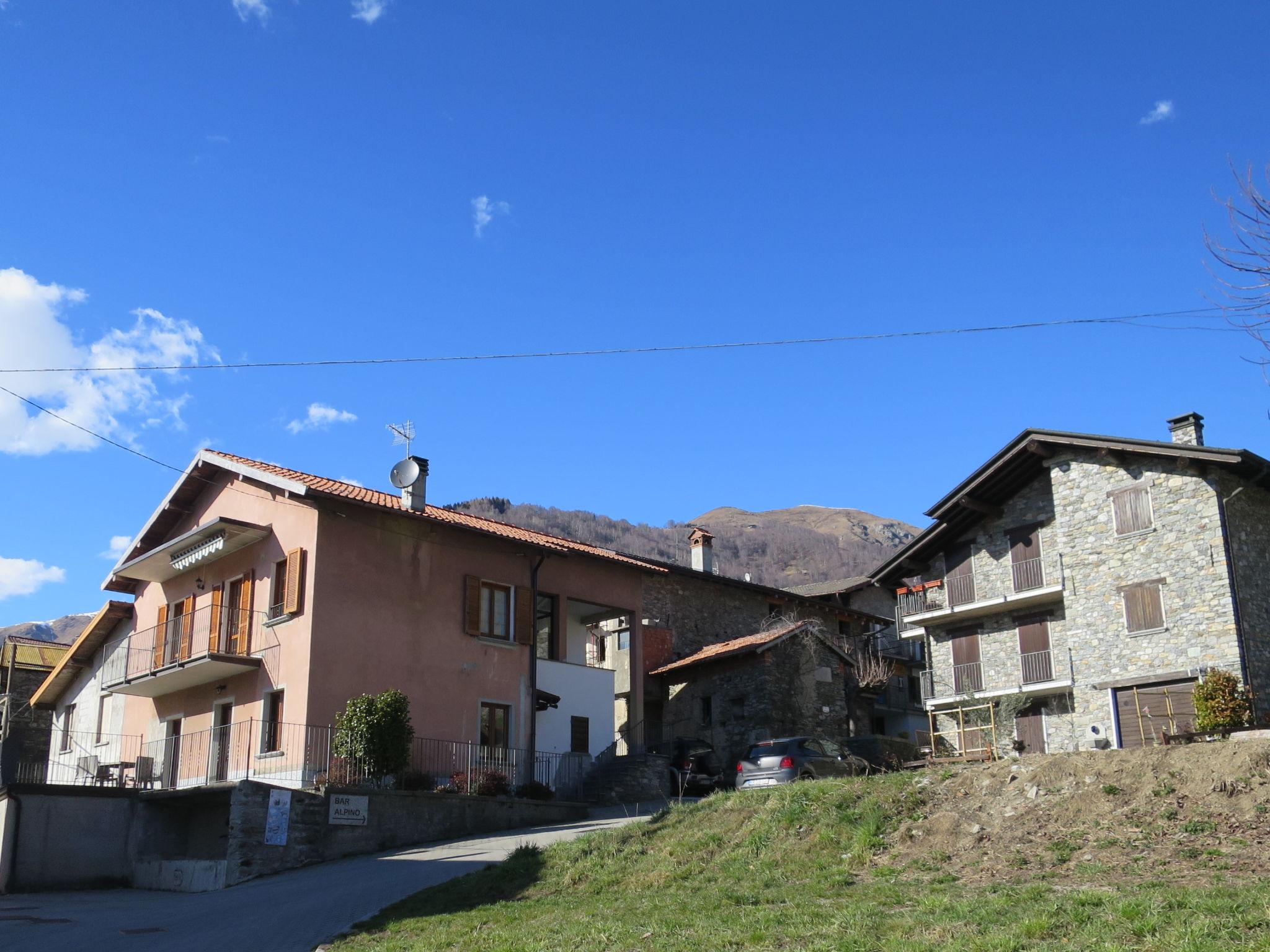 Photo 13 - Appartement de 1 chambre à Peglio avec terrasse et vues sur la montagne