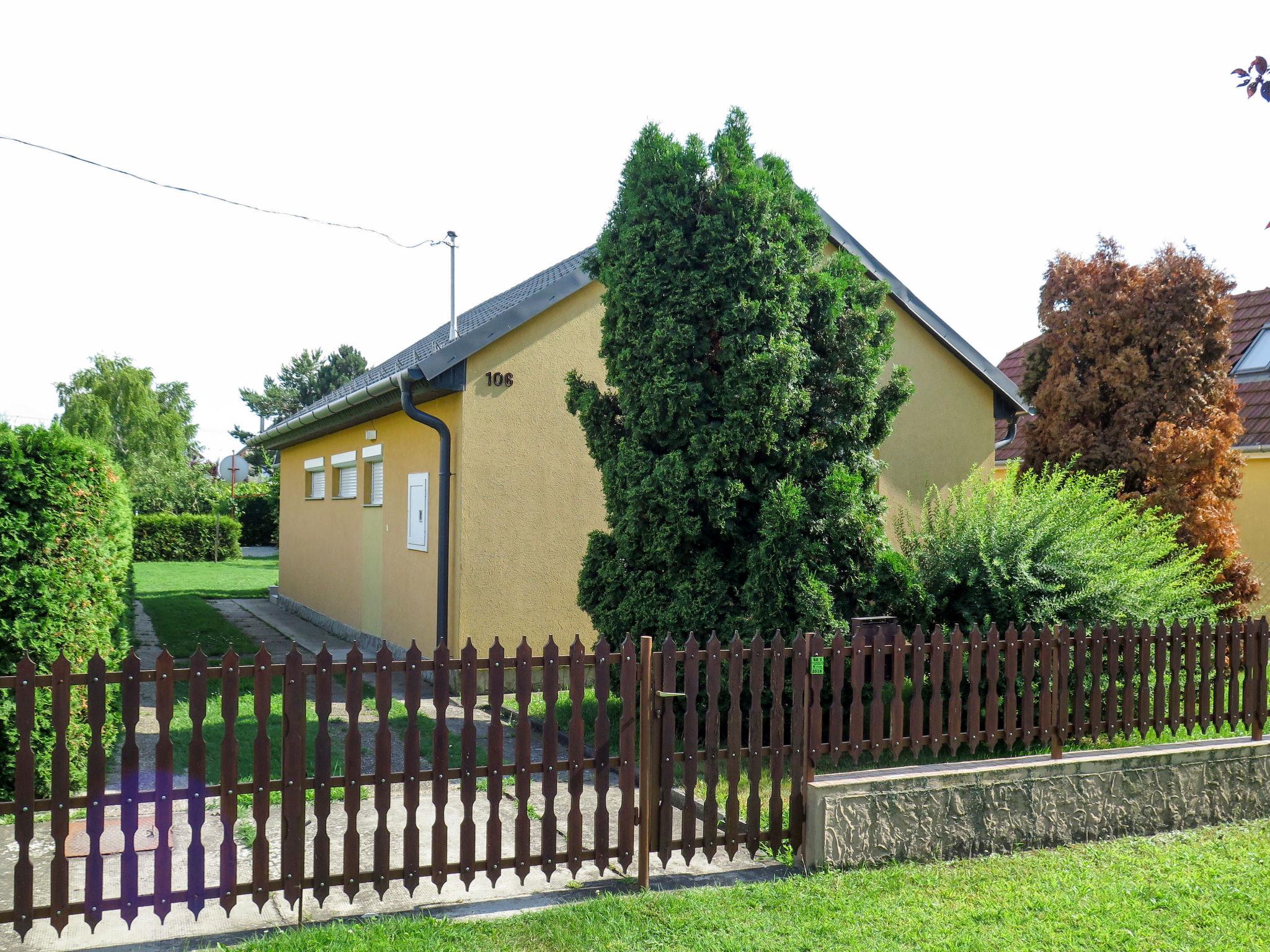 Foto 12 - Casa de 2 habitaciones en Balatonfenyves con jardín y terraza