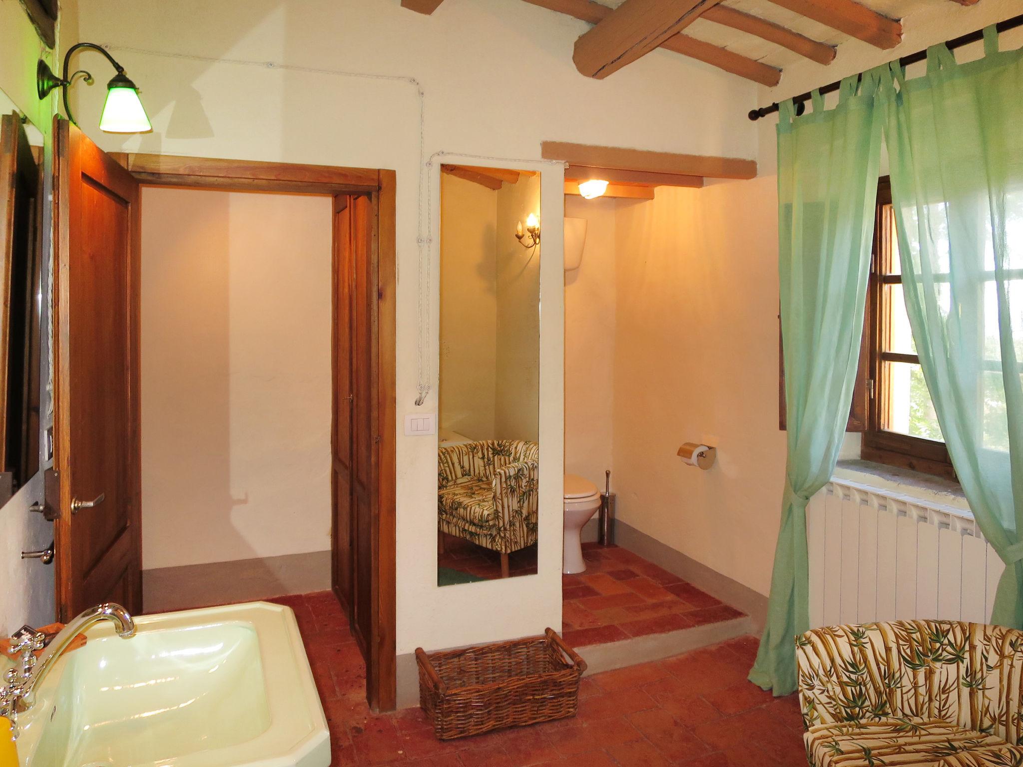 Photo 13 - 3 bedroom House in Castelfranco Piandiscò with swimming pool and garden