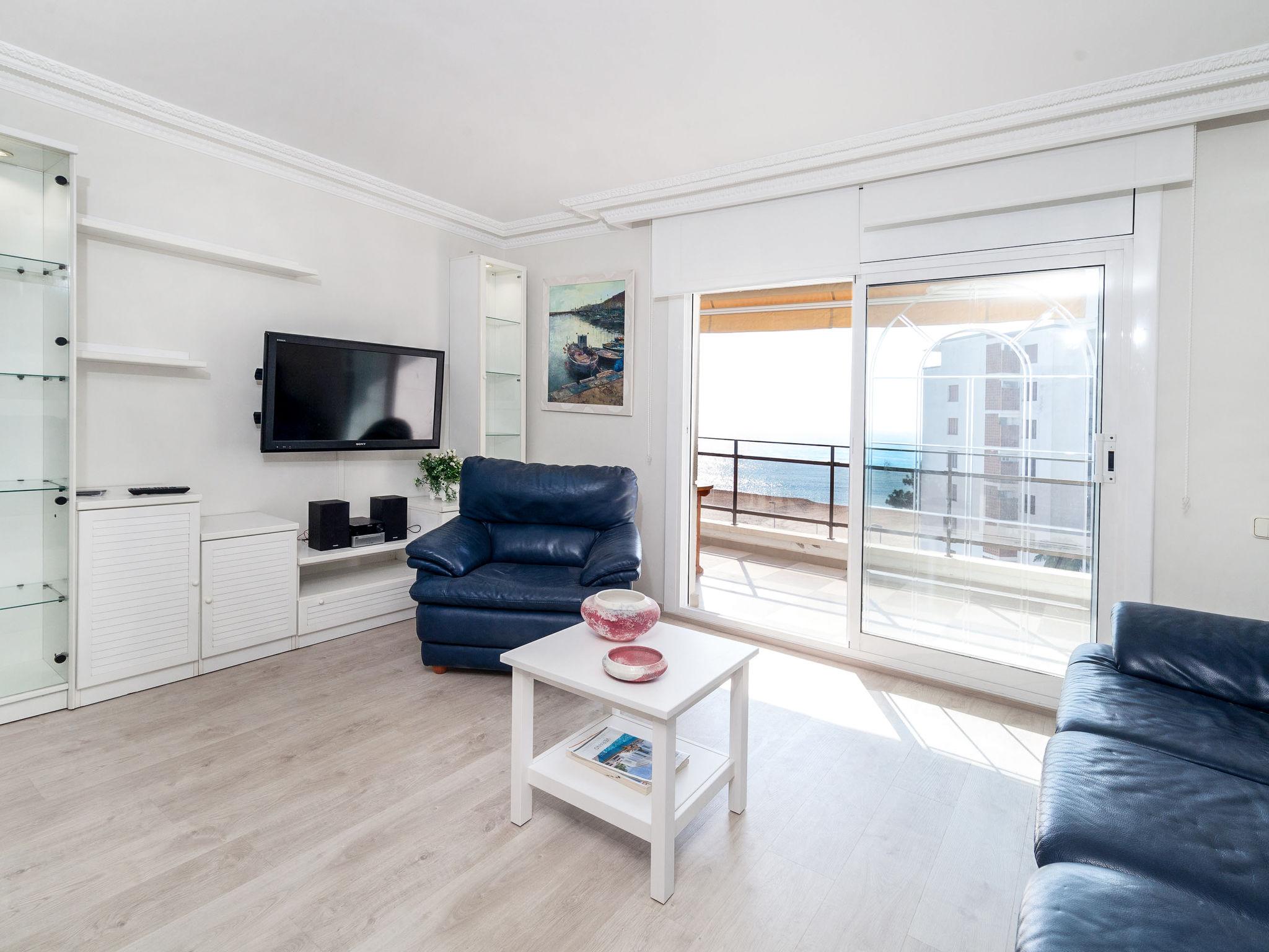 Photo 10 - 3 bedroom Apartment in Lloret de Mar with swimming pool and garden