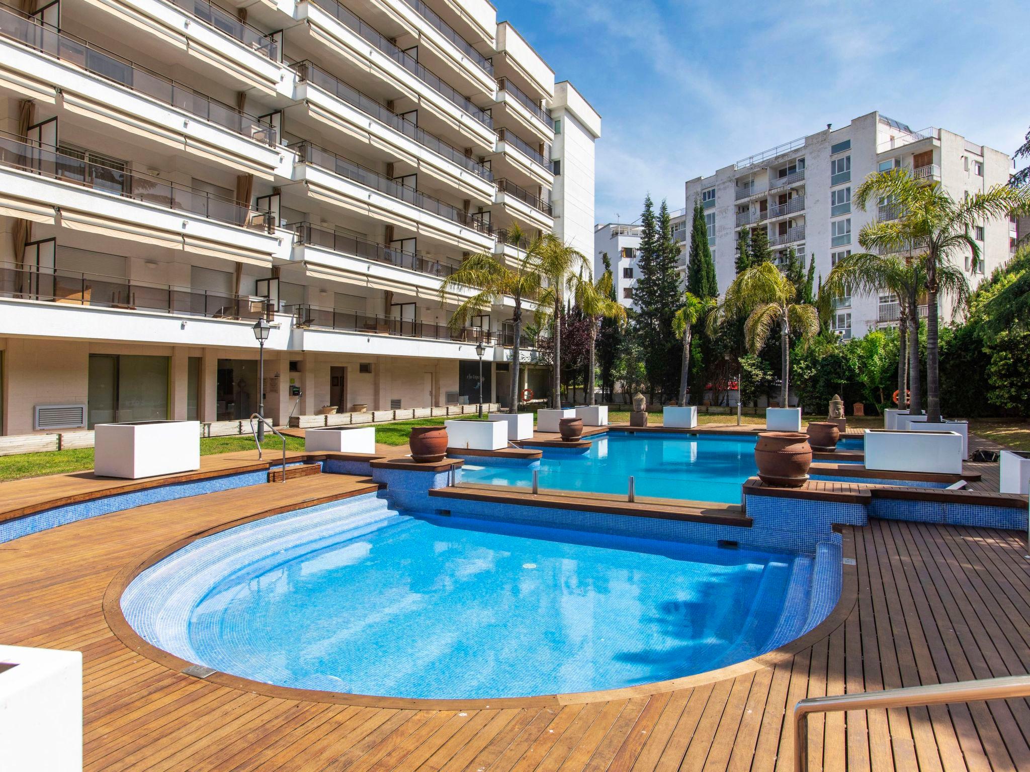 Foto 18 - Apartamento de 3 quartos em Lloret de Mar com piscina e jardim