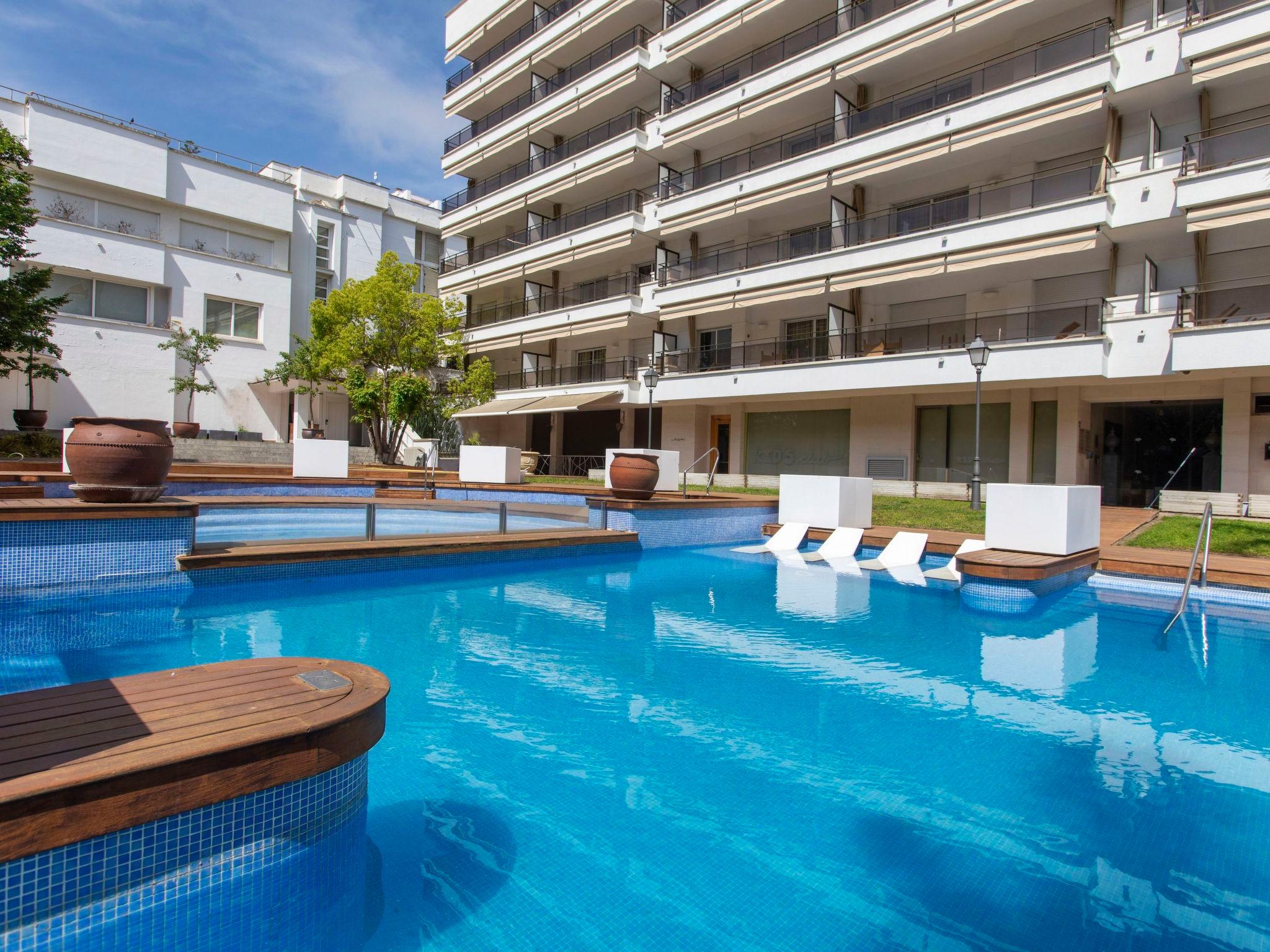Foto 17 - Appartamento con 3 camere da letto a Lloret de Mar con piscina e giardino