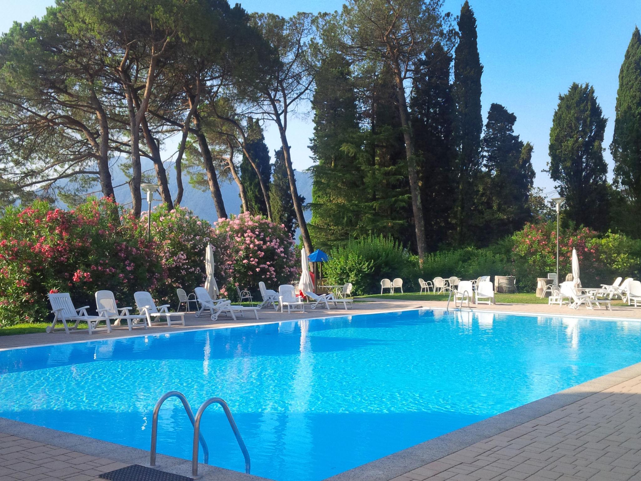 Foto 3 - Appartamento con 3 camere da letto a Oggebbio con piscina e vista sulle montagne