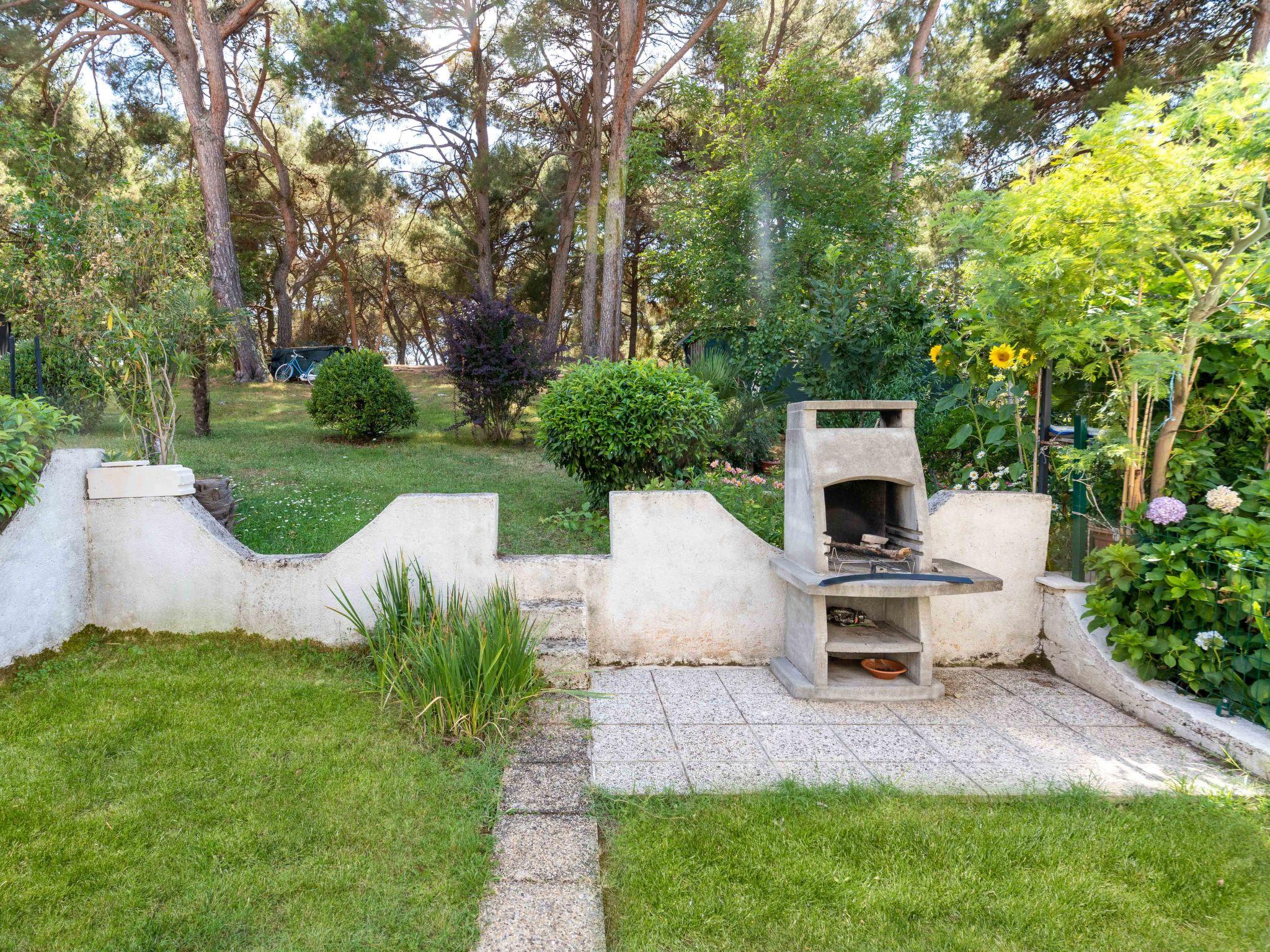 Photo 2 - Maison de 3 chambres à Poreč avec jardin et terrasse