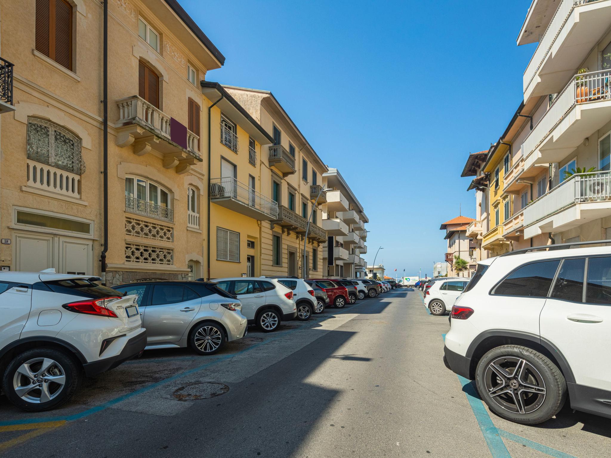 Foto 2 - Apartamento de 2 quartos em Viareggio com terraço