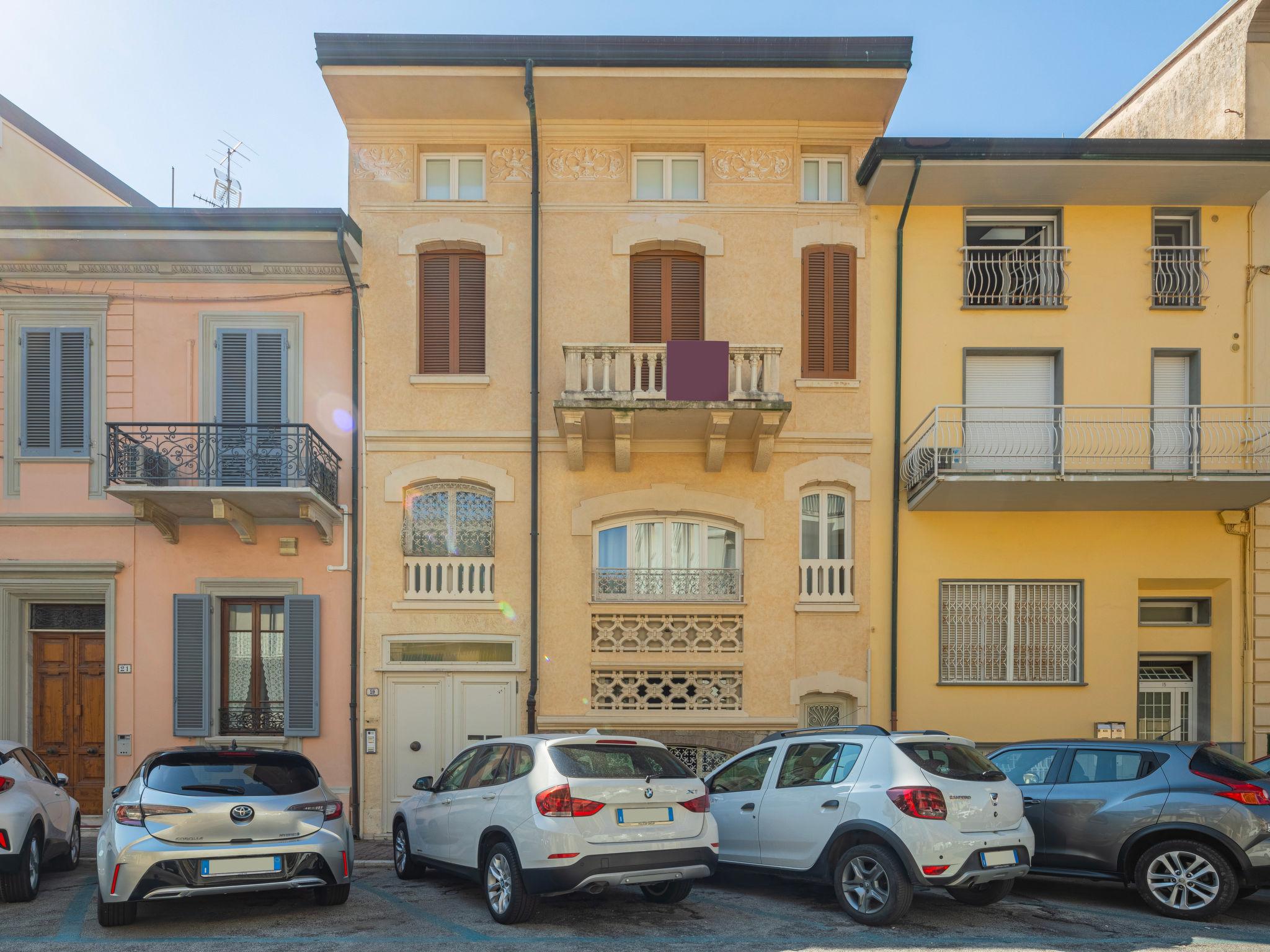 Foto 1 - Apartment mit 2 Schlafzimmern in Viareggio mit terrasse und blick aufs meer