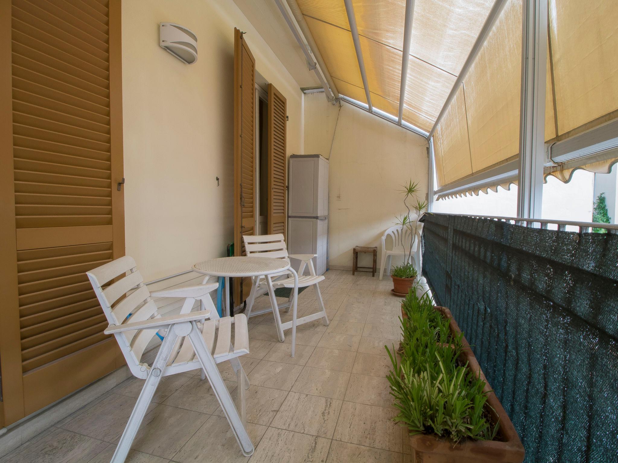 Foto 5 - Apartamento de 2 habitaciones en Viareggio con terraza y vistas al mar