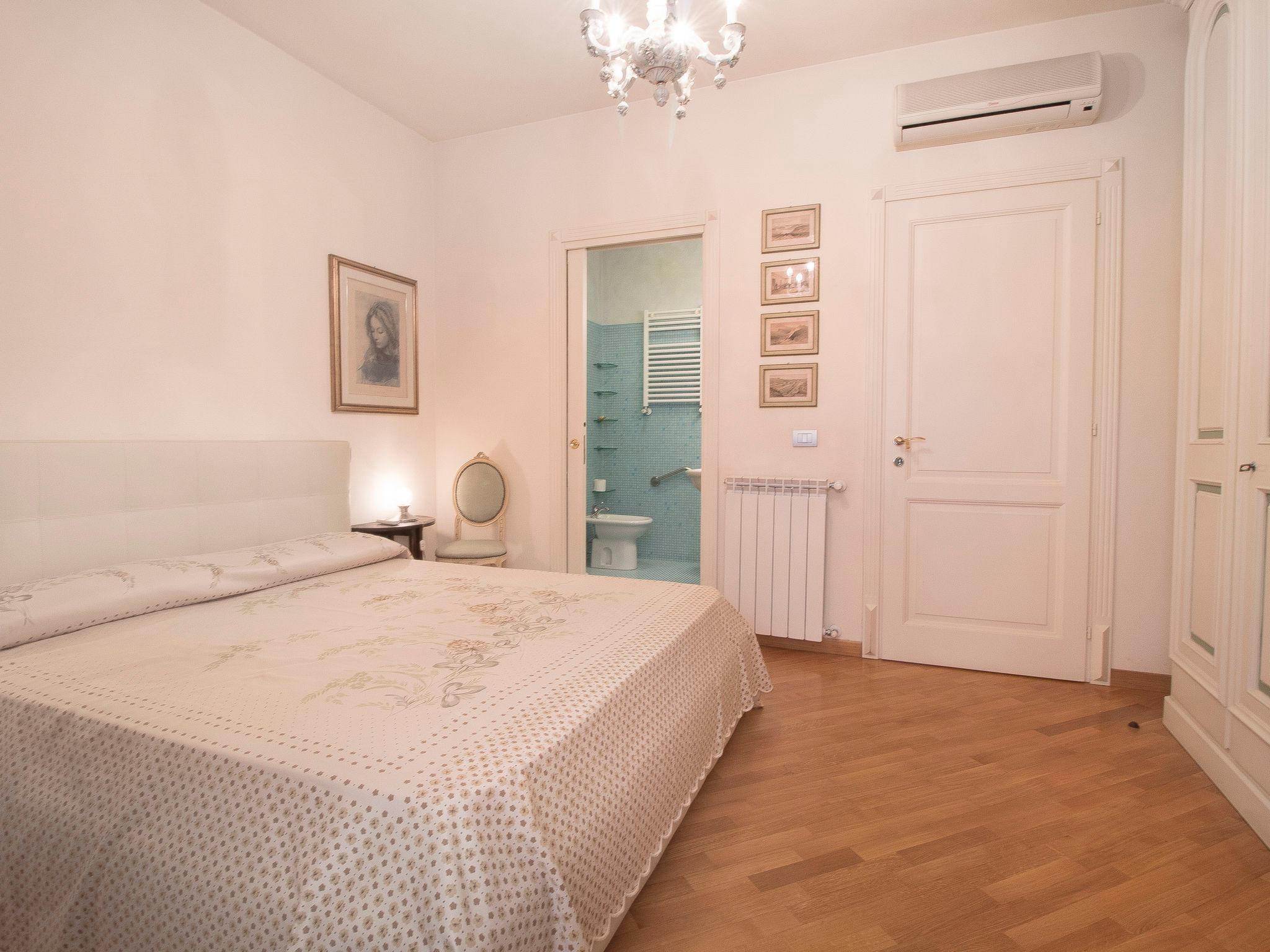 Photo 10 - 2 bedroom Apartment in Viareggio with terrace