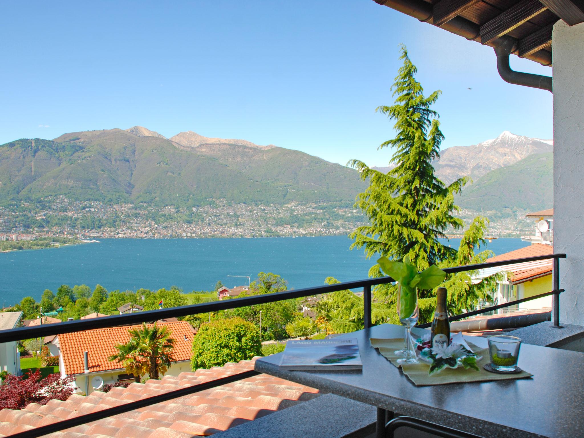 Photo 4 - 2 bedroom Apartment in Gambarogno with swimming pool and terrace