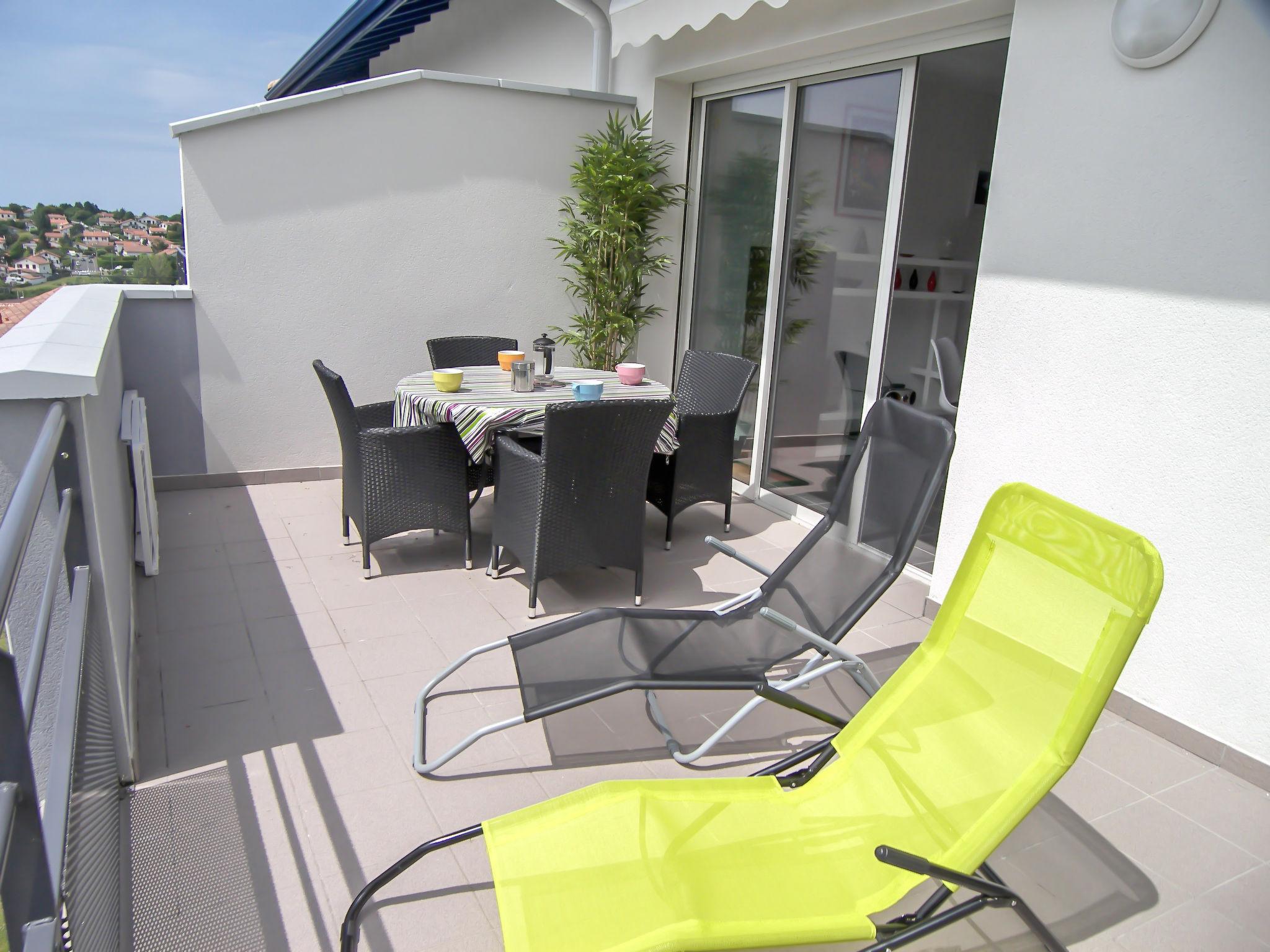 Foto 1 - Appartamento con 1 camera da letto a Saint-Jean-de-Luz con terrazza e vista mare