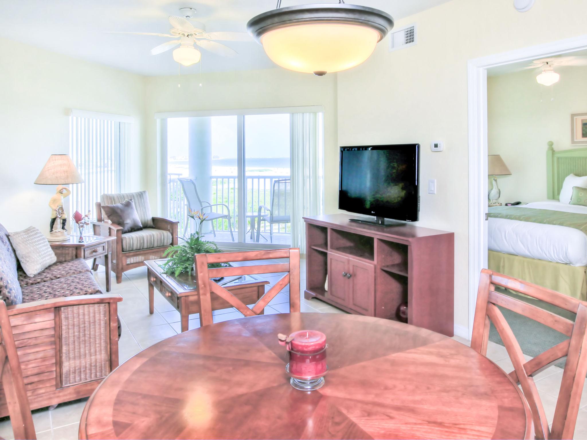 Photo 11 - 2 bedroom Apartment in Treasure Island with swimming pool and hot tub