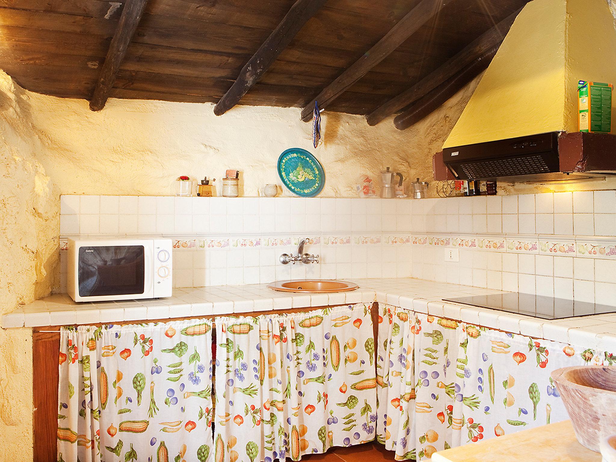 Photo 6 - 2 bedroom House in Granadilla de Abona with private pool and garden