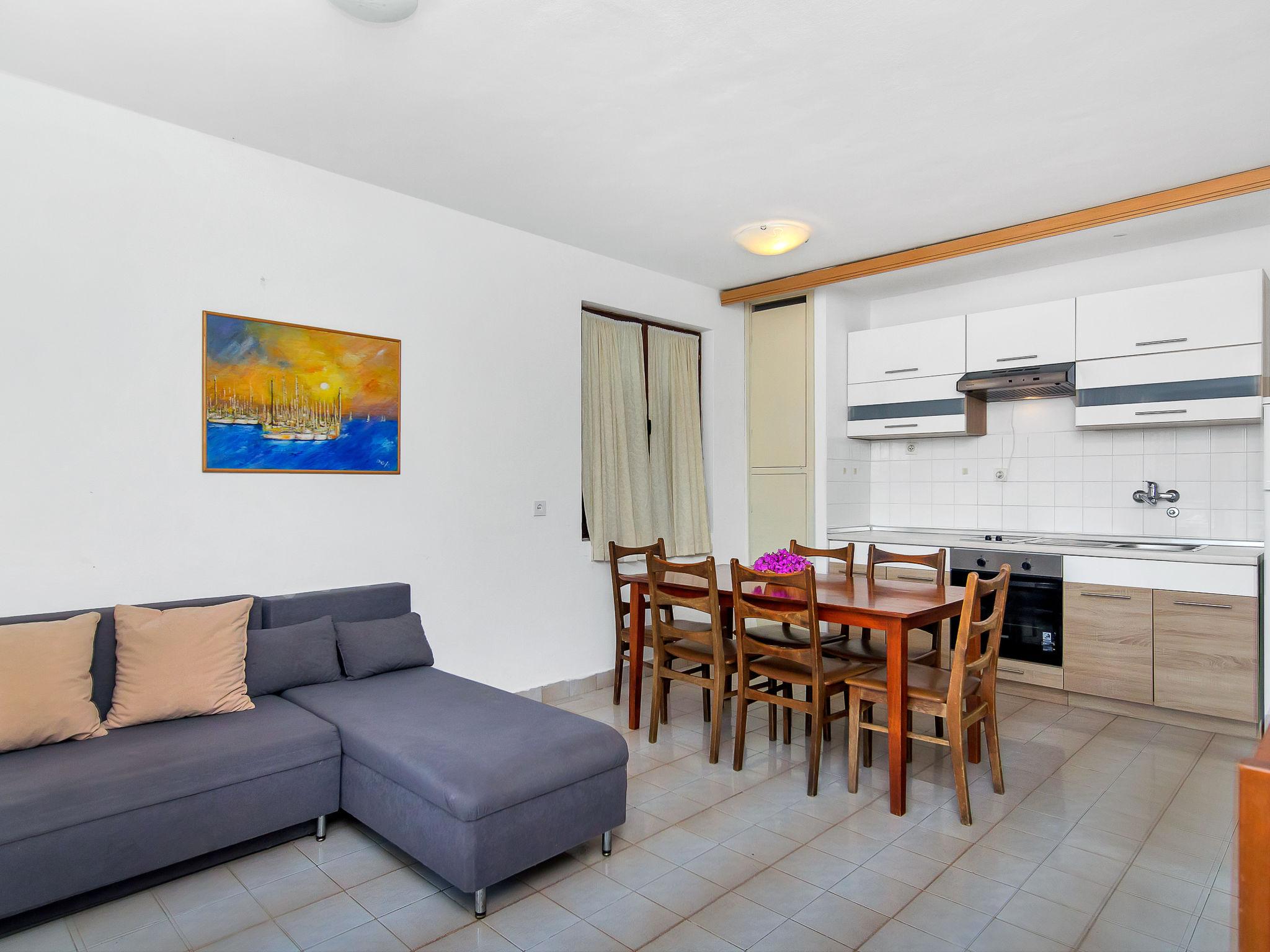 Foto 6 - Apartamento de 3 quartos em Jelsa com terraço e vistas do mar