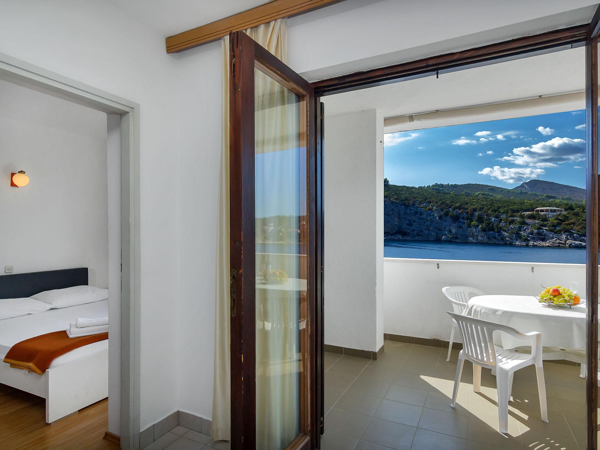 Foto 8 - Appartamento con 3 camere da letto a Jelsa con terrazza e vista mare