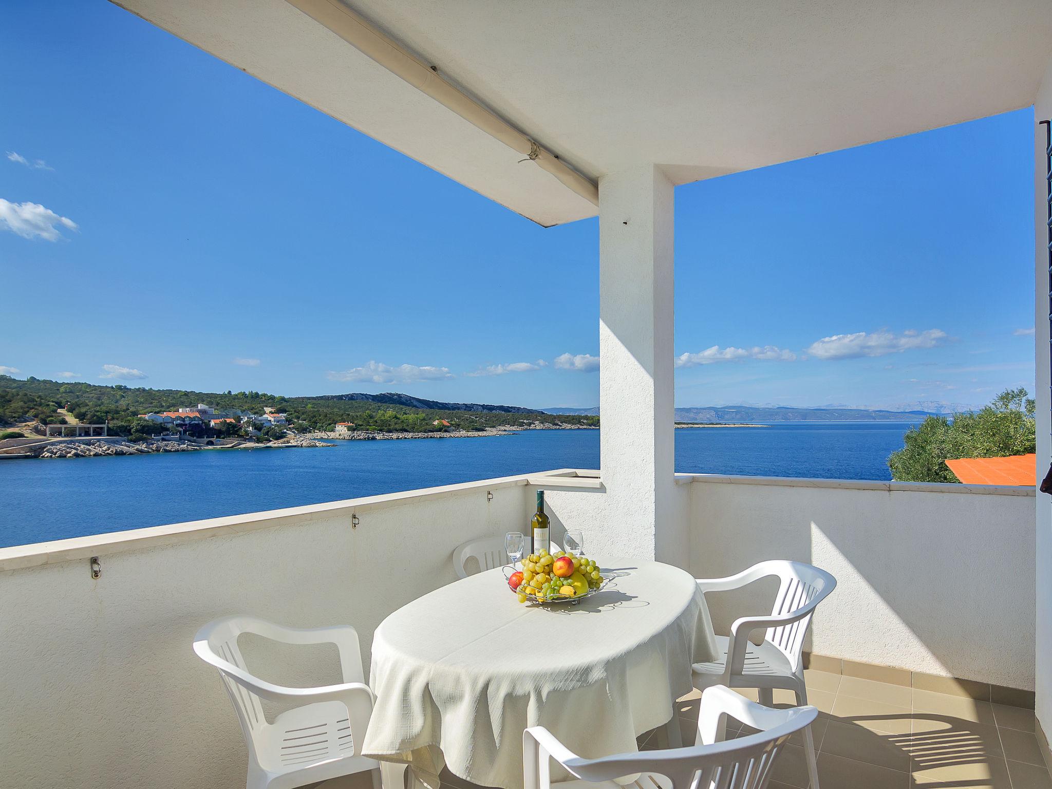 Photo 1 - Appartement de 3 chambres à Jelsa avec terrasse et vues à la mer
