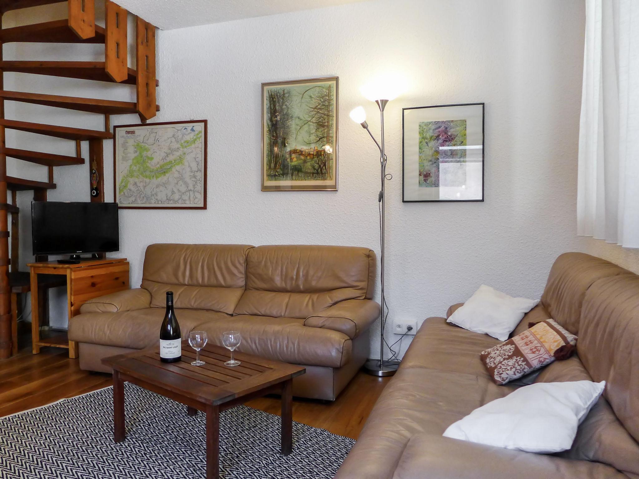 Foto 2 - Appartamento con 3 camere da letto a Chamonix-Mont-Blanc con vista sulle montagne
