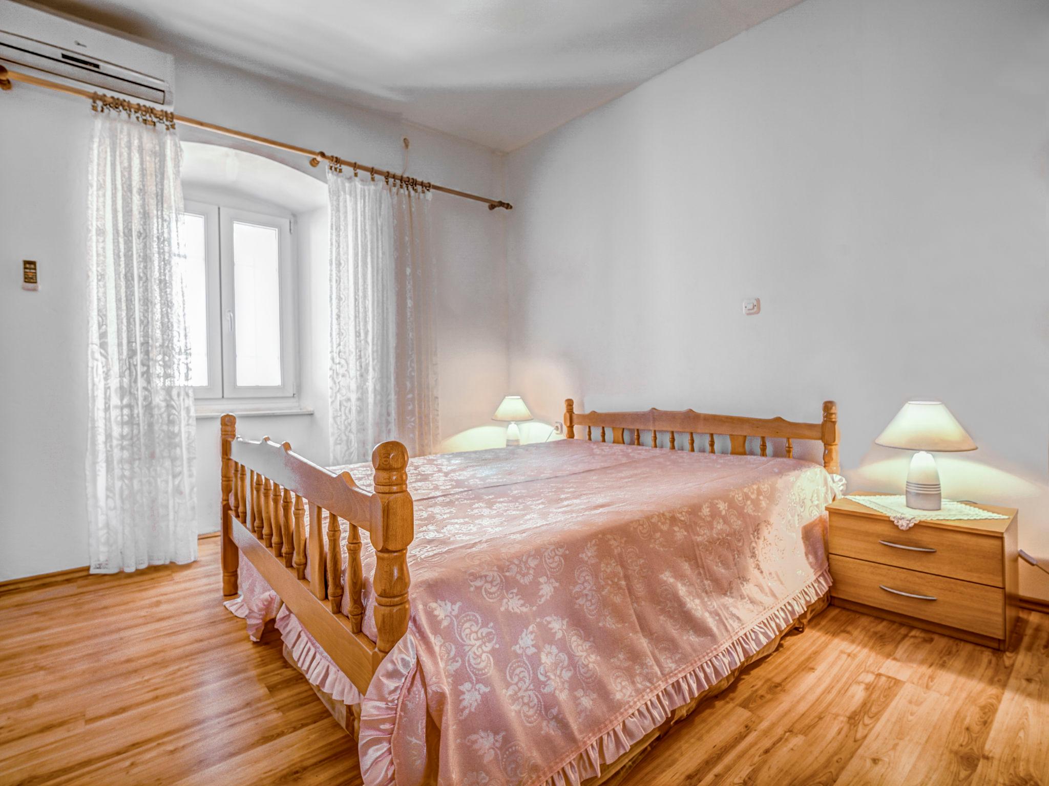 Foto 7 - Appartamento con 2 camere da letto a Senj con terrazza e vista mare
