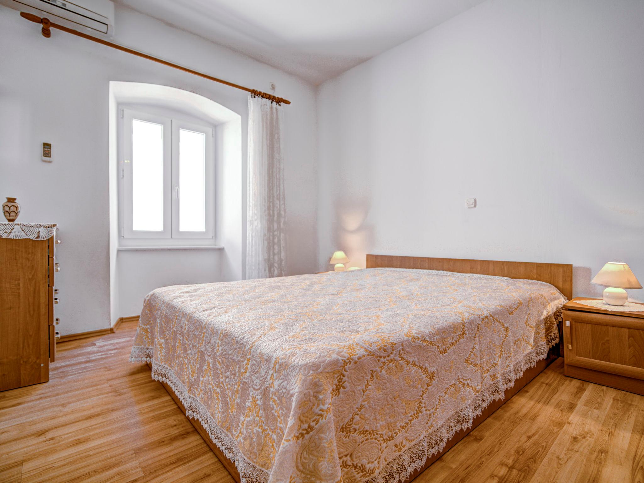 Foto 10 - Appartamento con 2 camere da letto a Senj con terrazza e vista mare