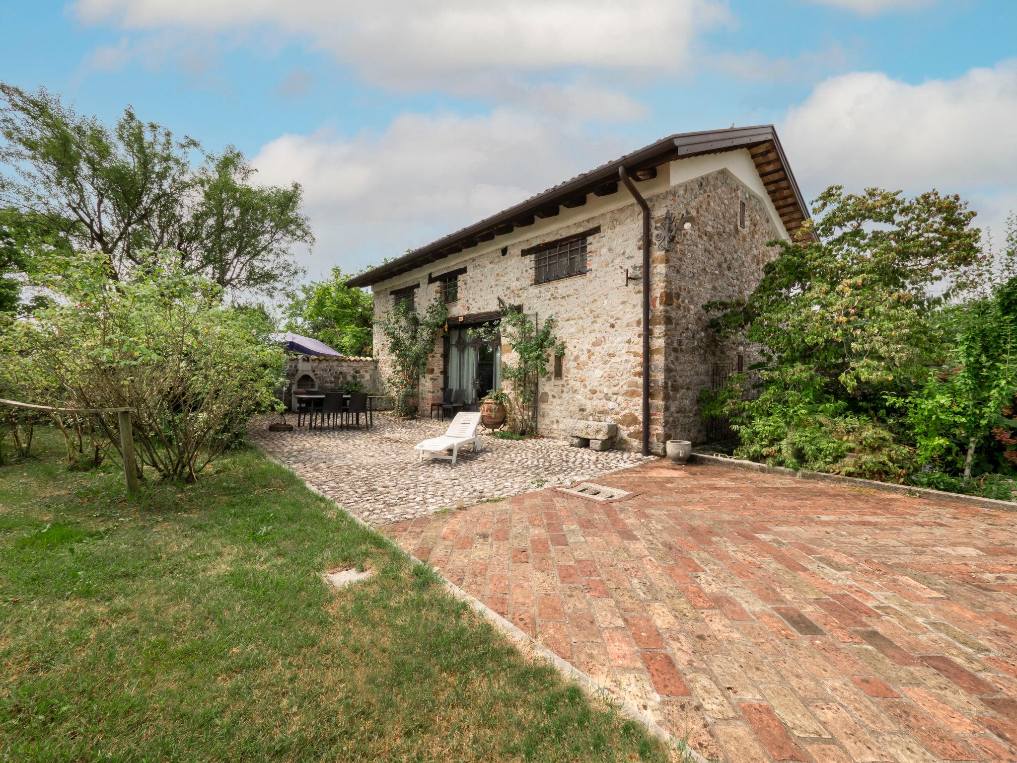 Photo 3 - Maison de 2 chambres à Povoletto avec piscine et jardin