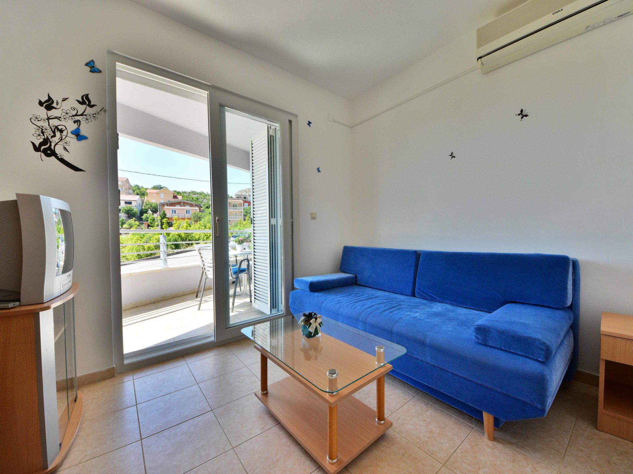 Photo 3 - 2 bedroom Apartment in Karlobag with swimming pool and terrace