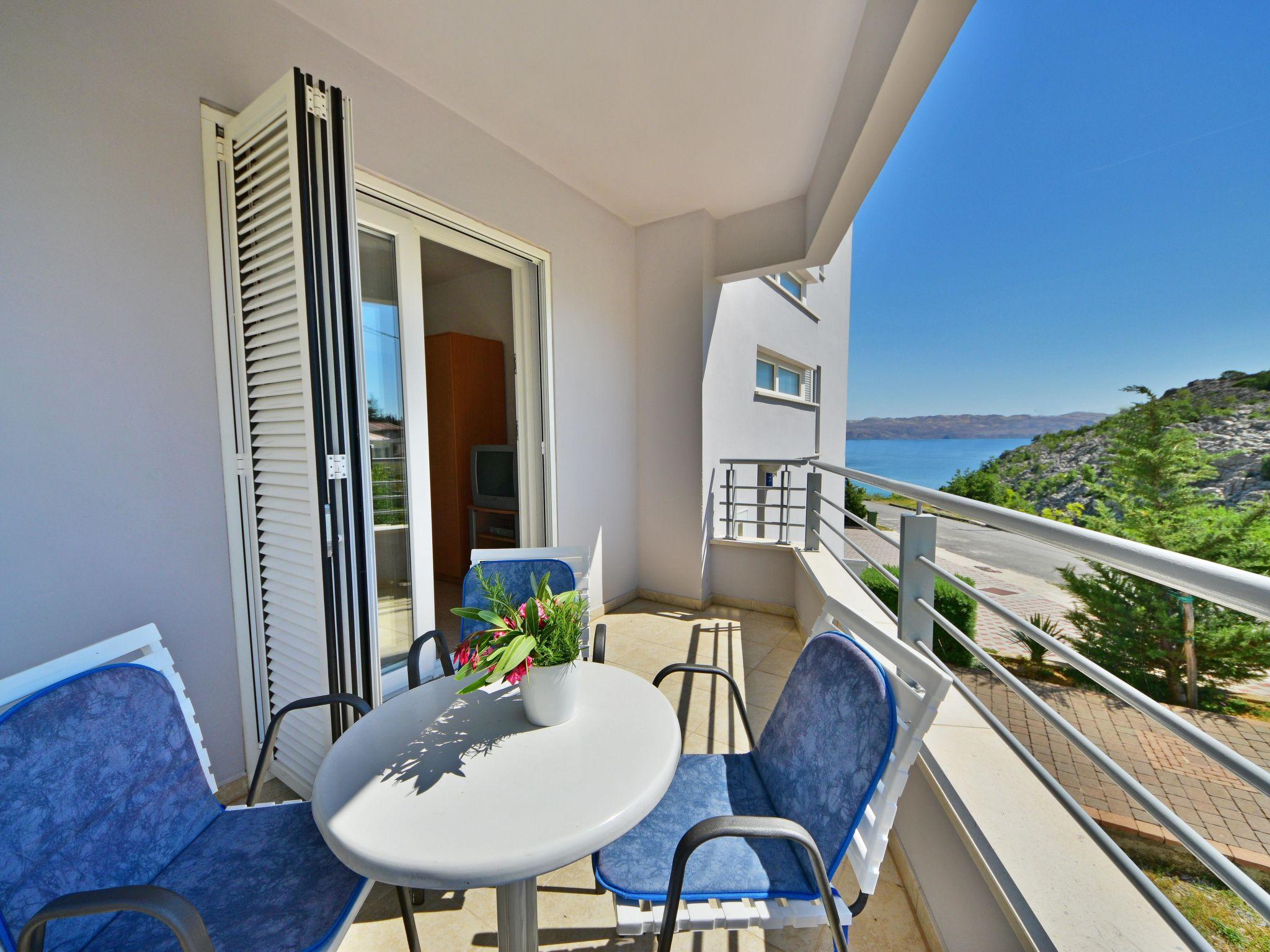 Photo 2 - 2 bedroom Apartment in Karlobag with swimming pool and sea view