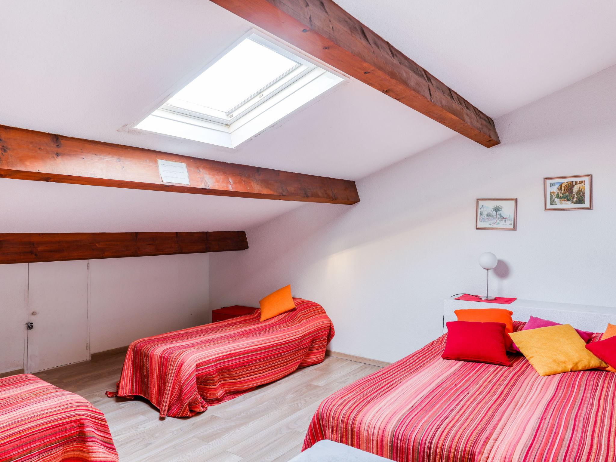 Foto 16 - Appartamento con 2 camere da letto a Fréjus con terrazza e vista mare