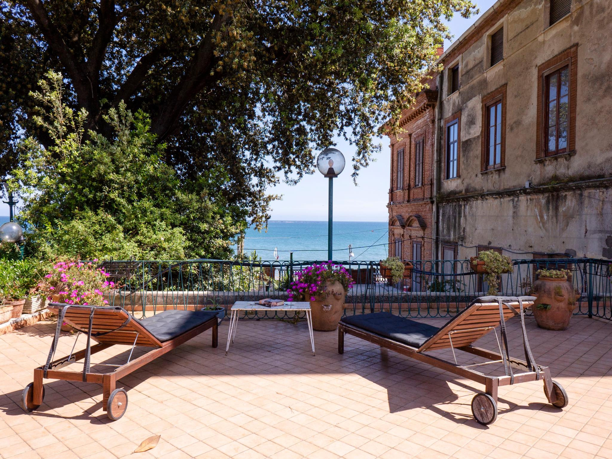 Foto 1 - Casa de 4 habitaciones en Formia con jardín y vistas al mar