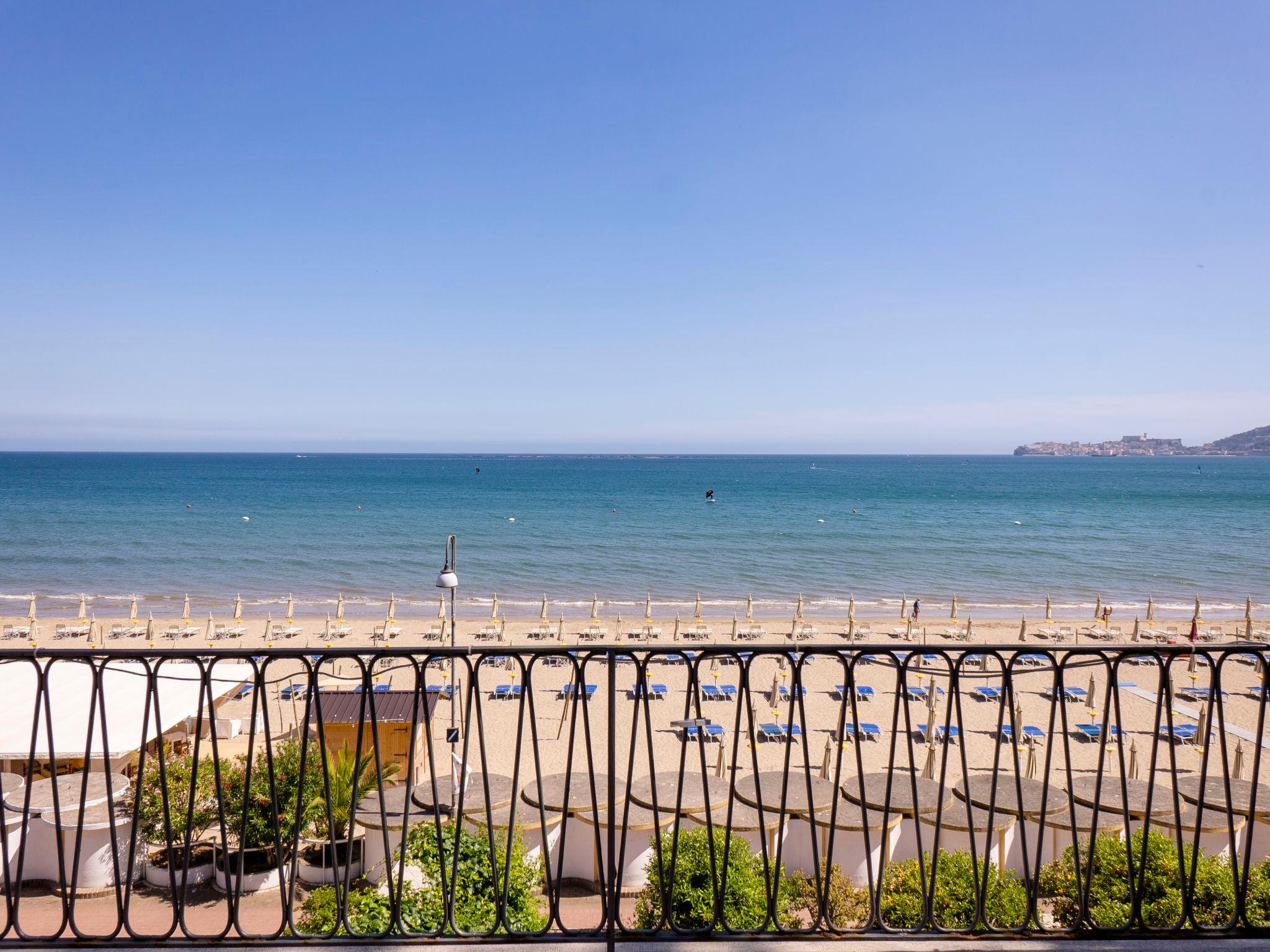 Photo 2 - Maison de 4 chambres à Formia avec jardin et vues à la mer