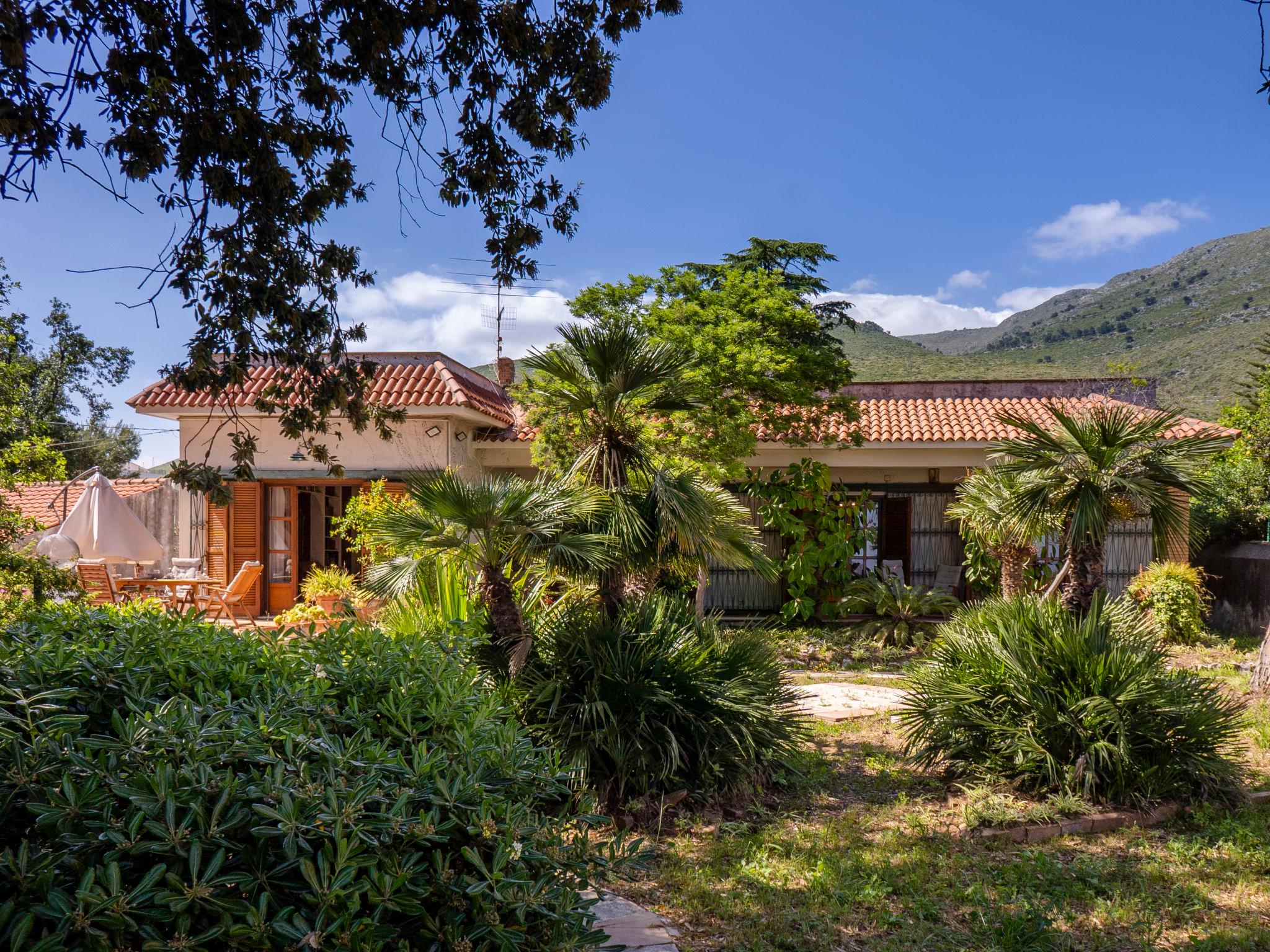 Foto 4 - Casa de 4 quartos em Formia com jardim e vistas do mar