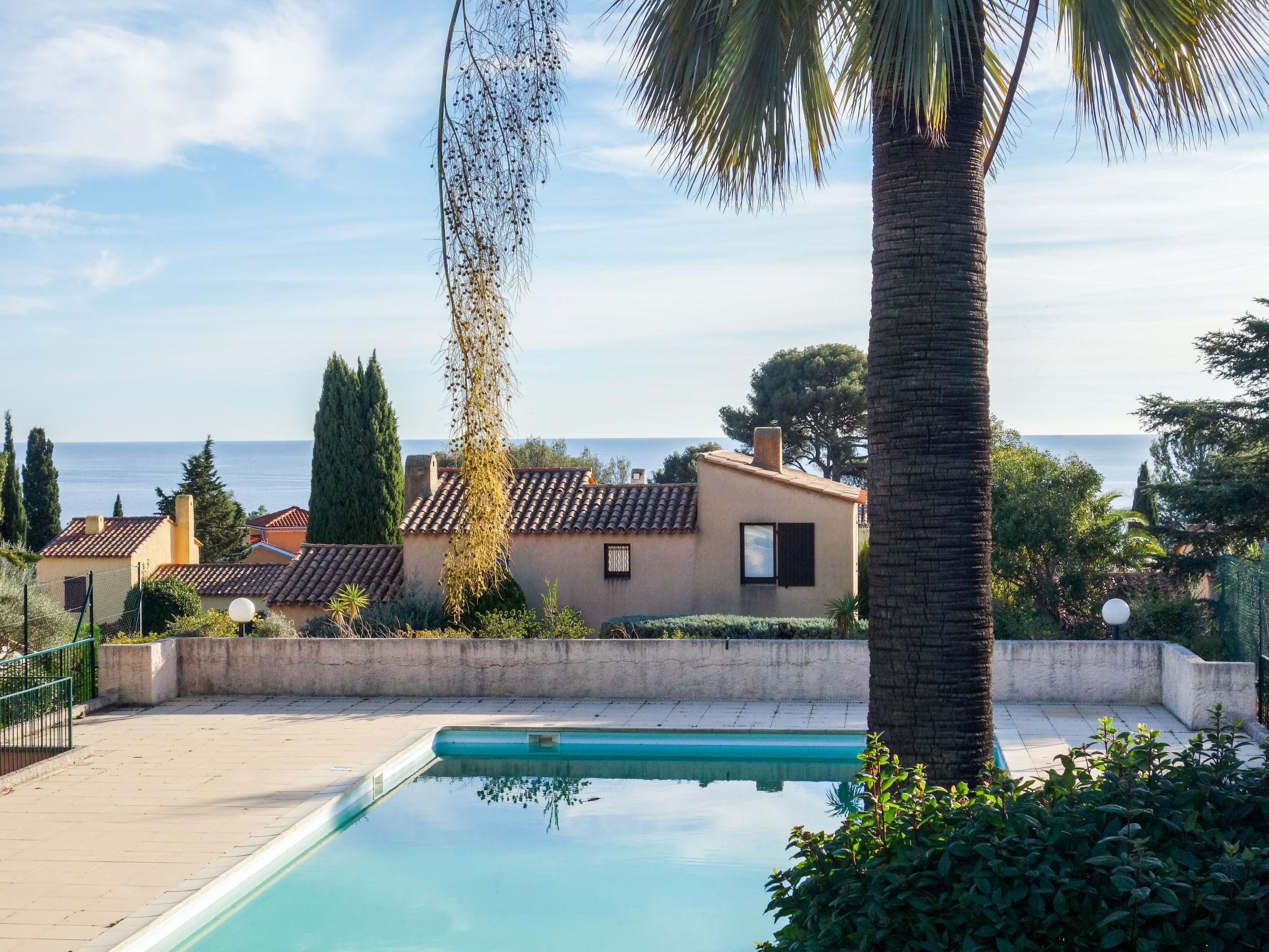 Photo 1 - Apartment in La Ciotat with swimming pool and sea view