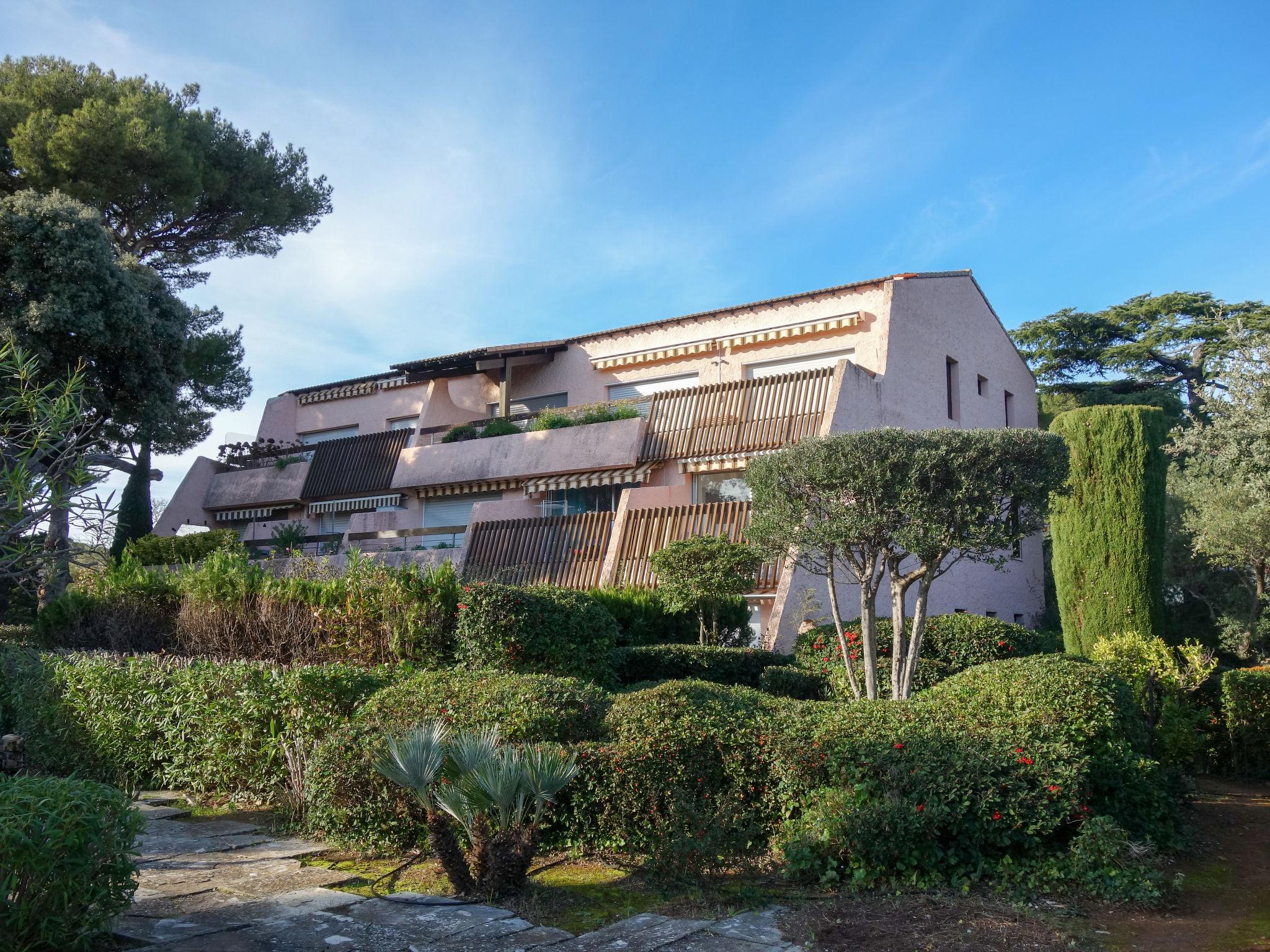 Photo 13 - Apartment in La Ciotat with swimming pool and sea view