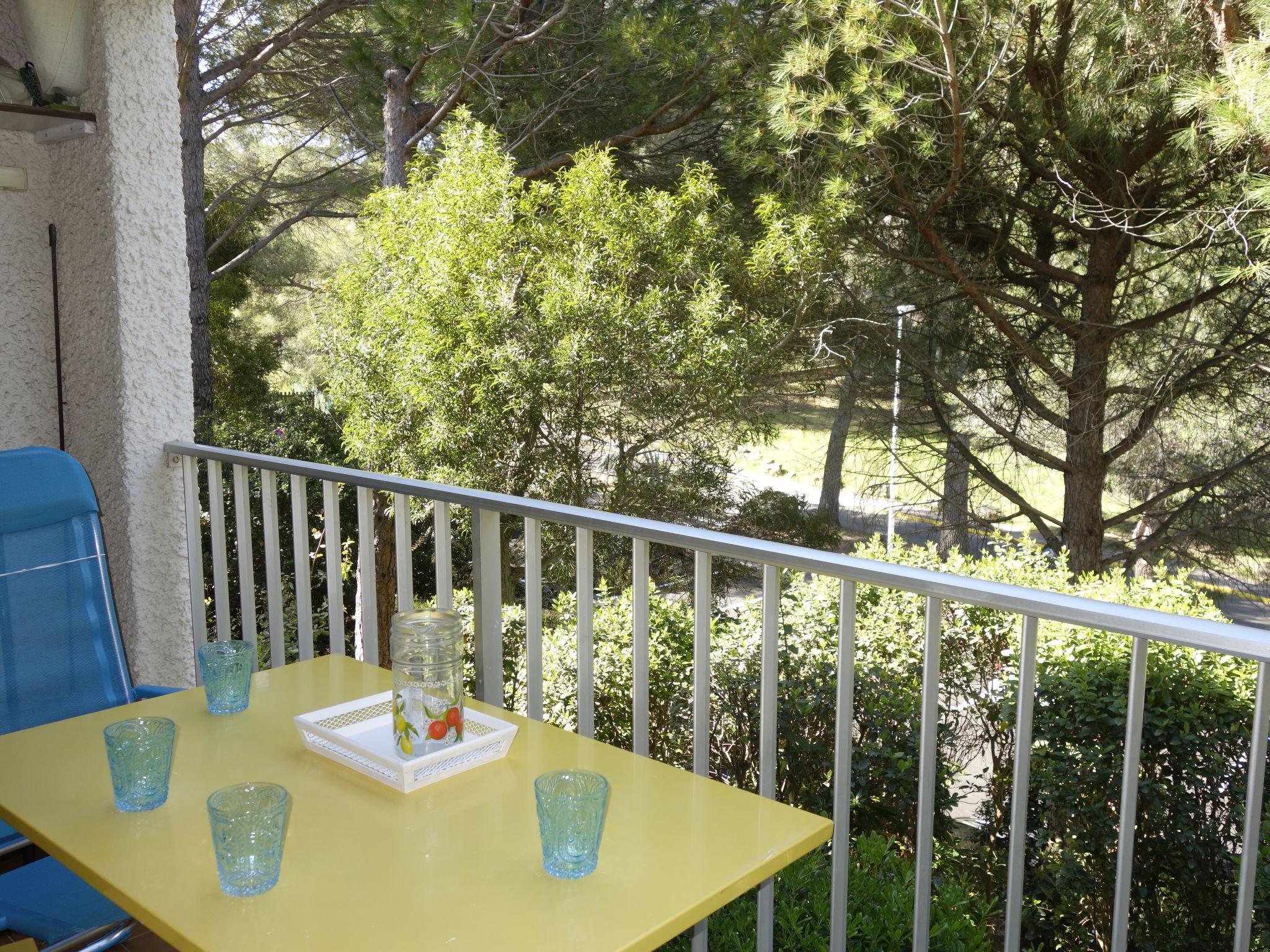 Photo 15 - Apartment in Saint-Cyr-sur-Mer with terrace and sea view