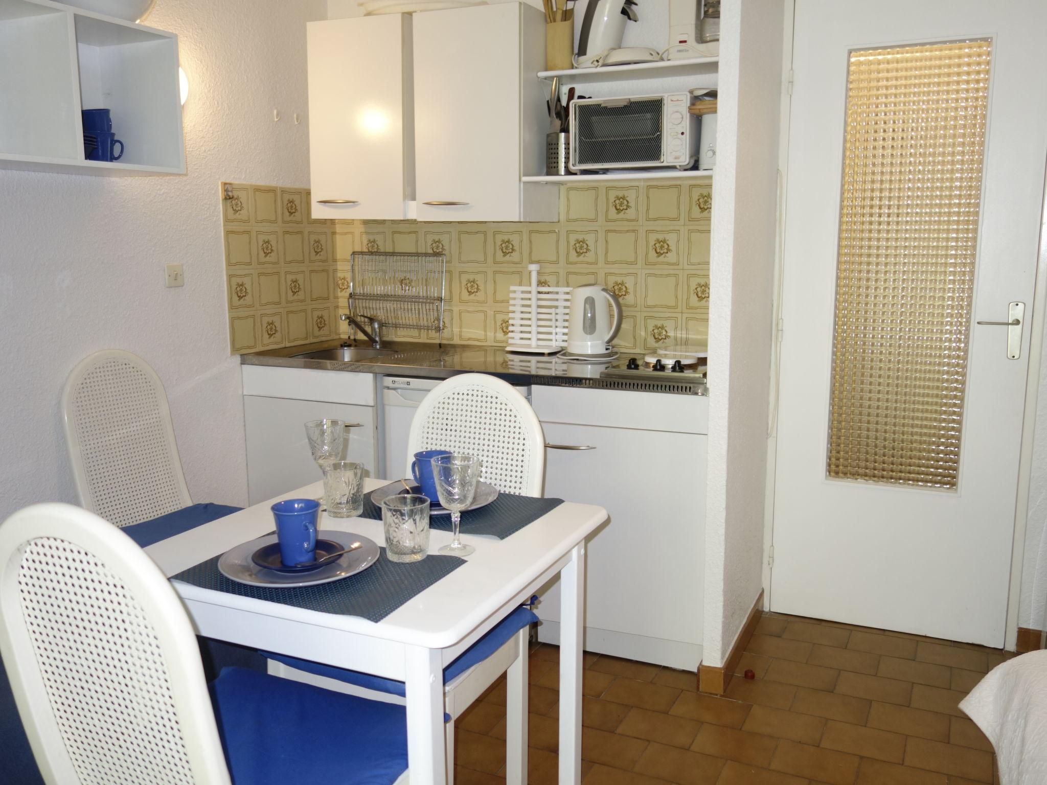 Photo 8 - Apartment in Saint-Cyr-sur-Mer with terrace