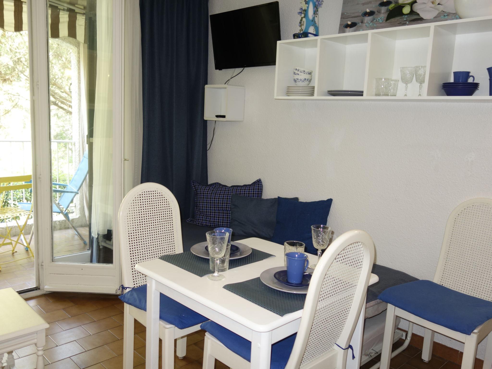 Photo 6 - Apartment in Saint-Cyr-sur-Mer with garden and terrace