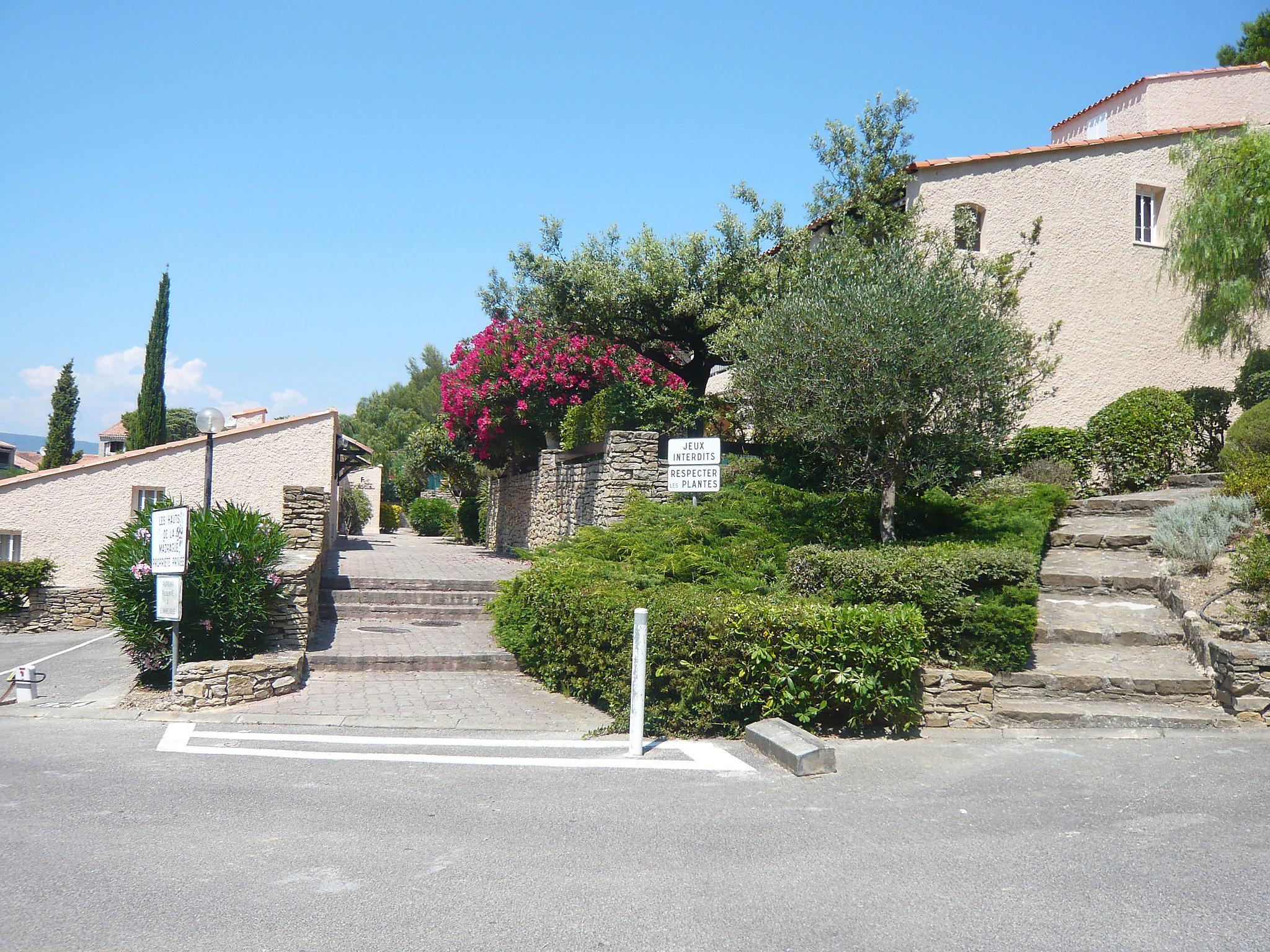 Foto 18 - Appartamento a Saint-Cyr-sur-Mer con terrazza e vista mare