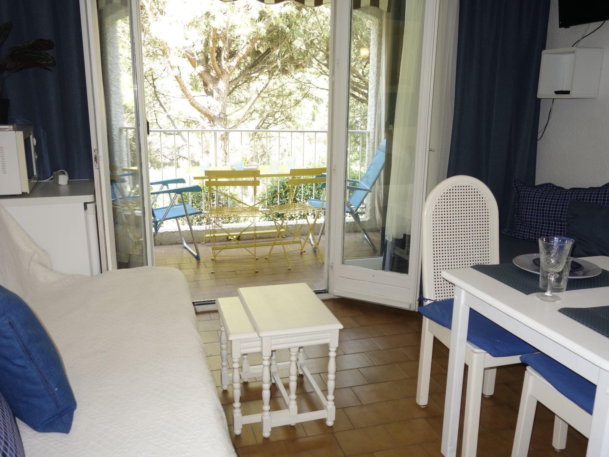 Photo 12 - Apartment in Saint-Cyr-sur-Mer with garden and terrace