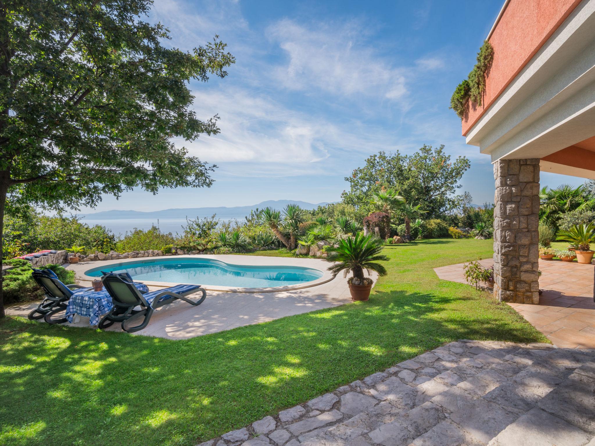 Photo 6 - Maison de 4 chambres à Kostrena avec piscine privée et vues à la mer