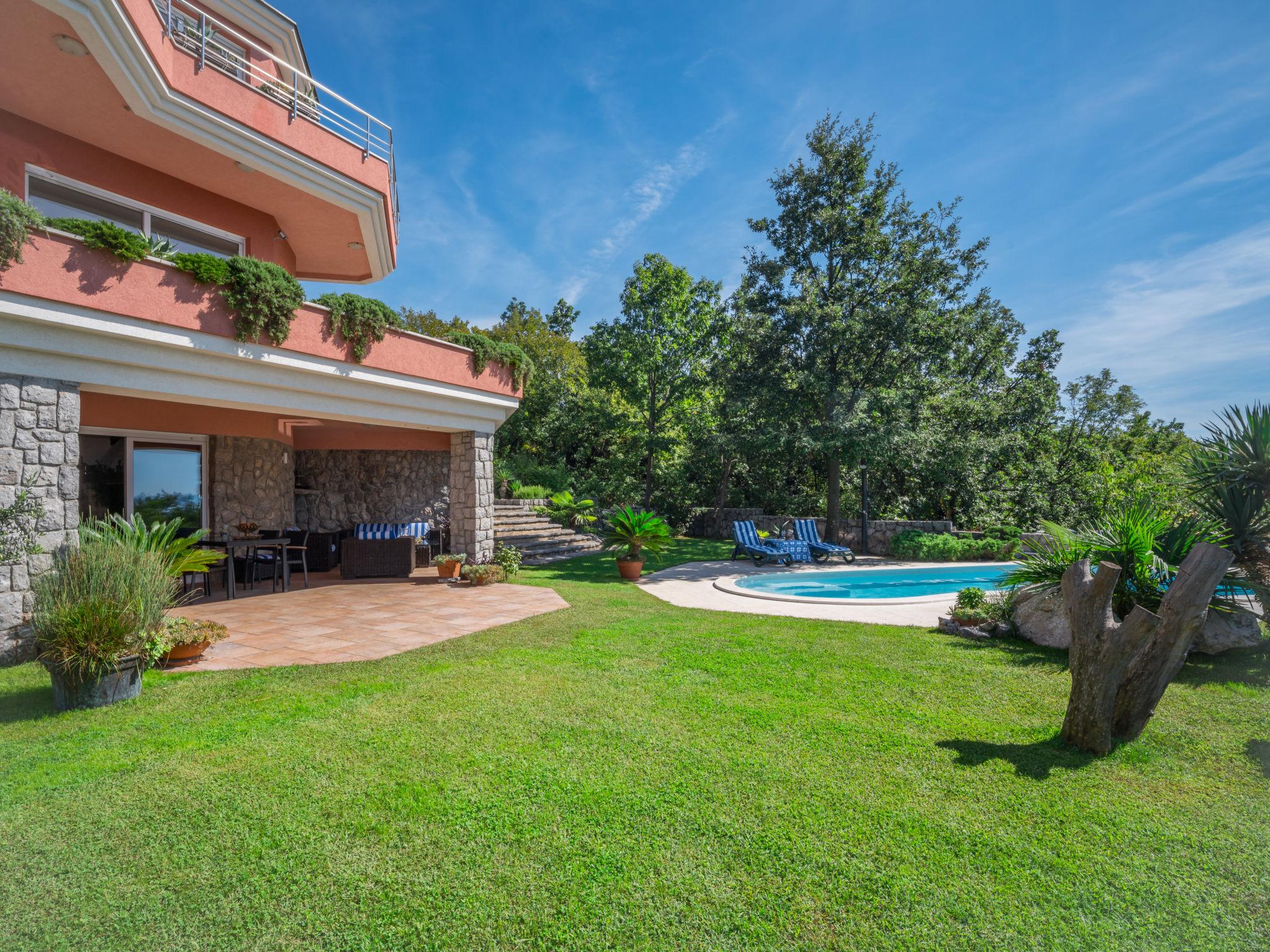 Photo 5 - Maison de 4 chambres à Kostrena avec piscine privée et vues à la mer