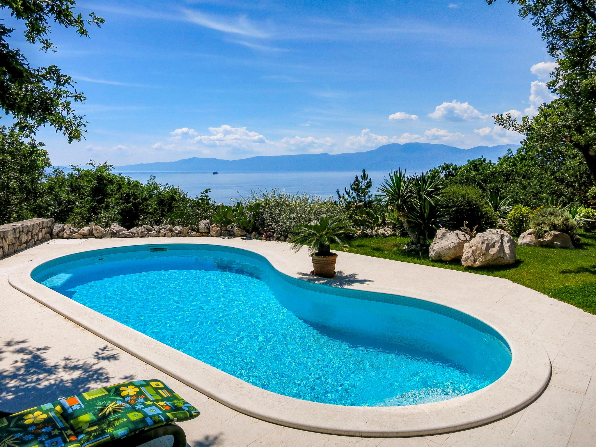 Foto 1 - Casa de 4 habitaciones en Kostrena con piscina privada y vistas al mar