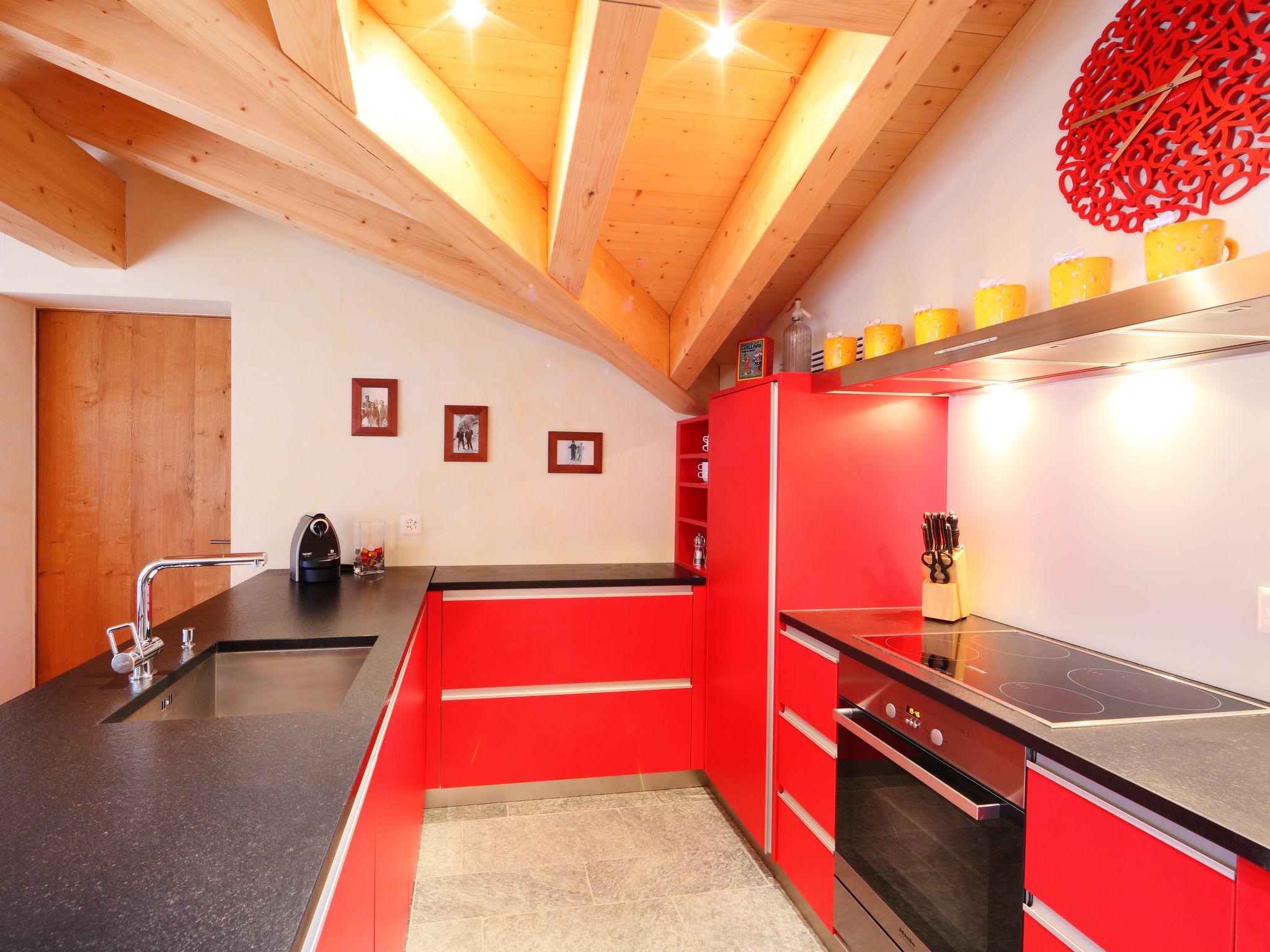 Photo 14 - 6 bedroom Apartment in Zermatt with sauna and mountain view