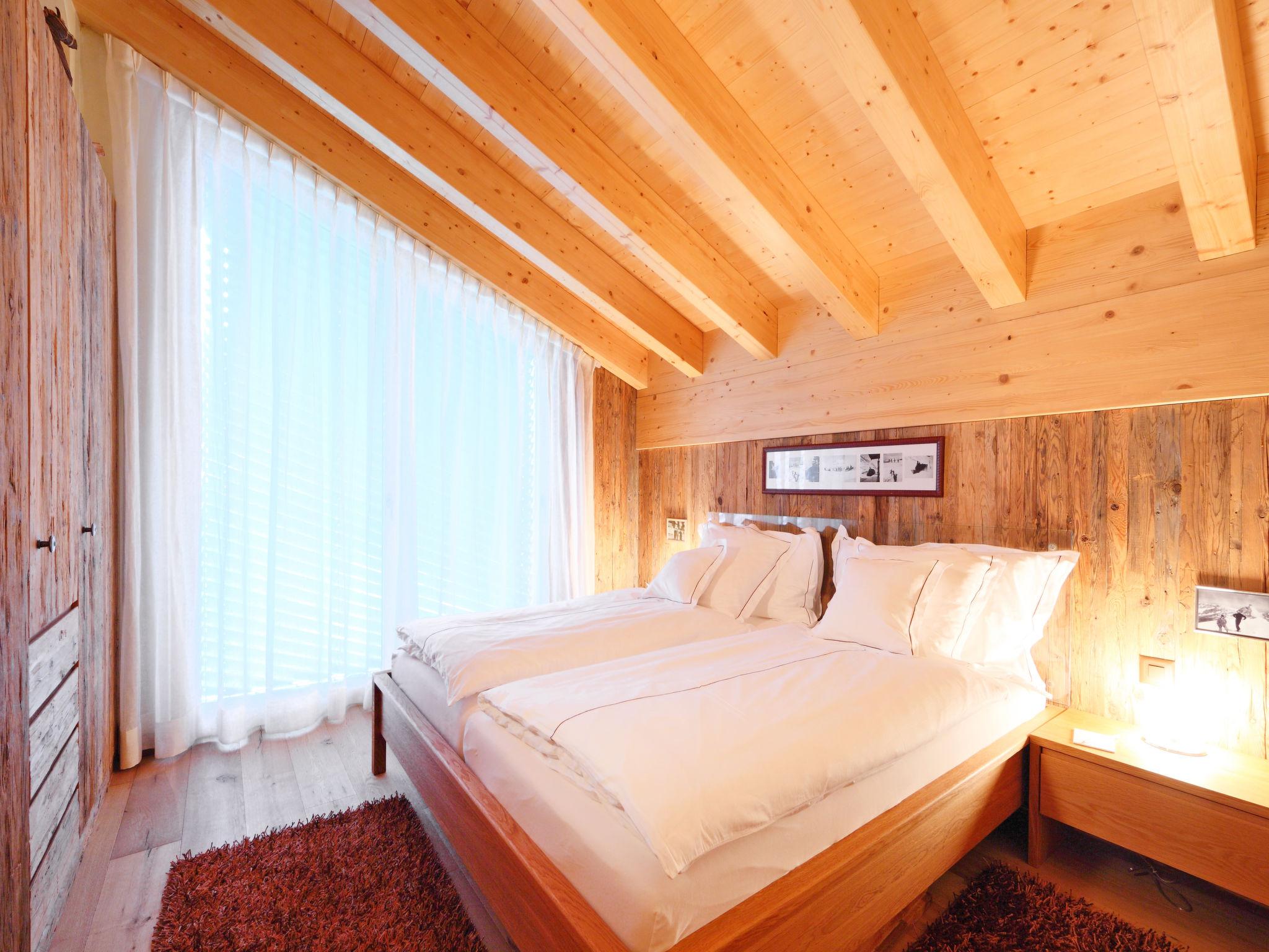 Foto 35 - Appartamento con 6 camere da letto a Zermatt con sauna e vasca idromassaggio