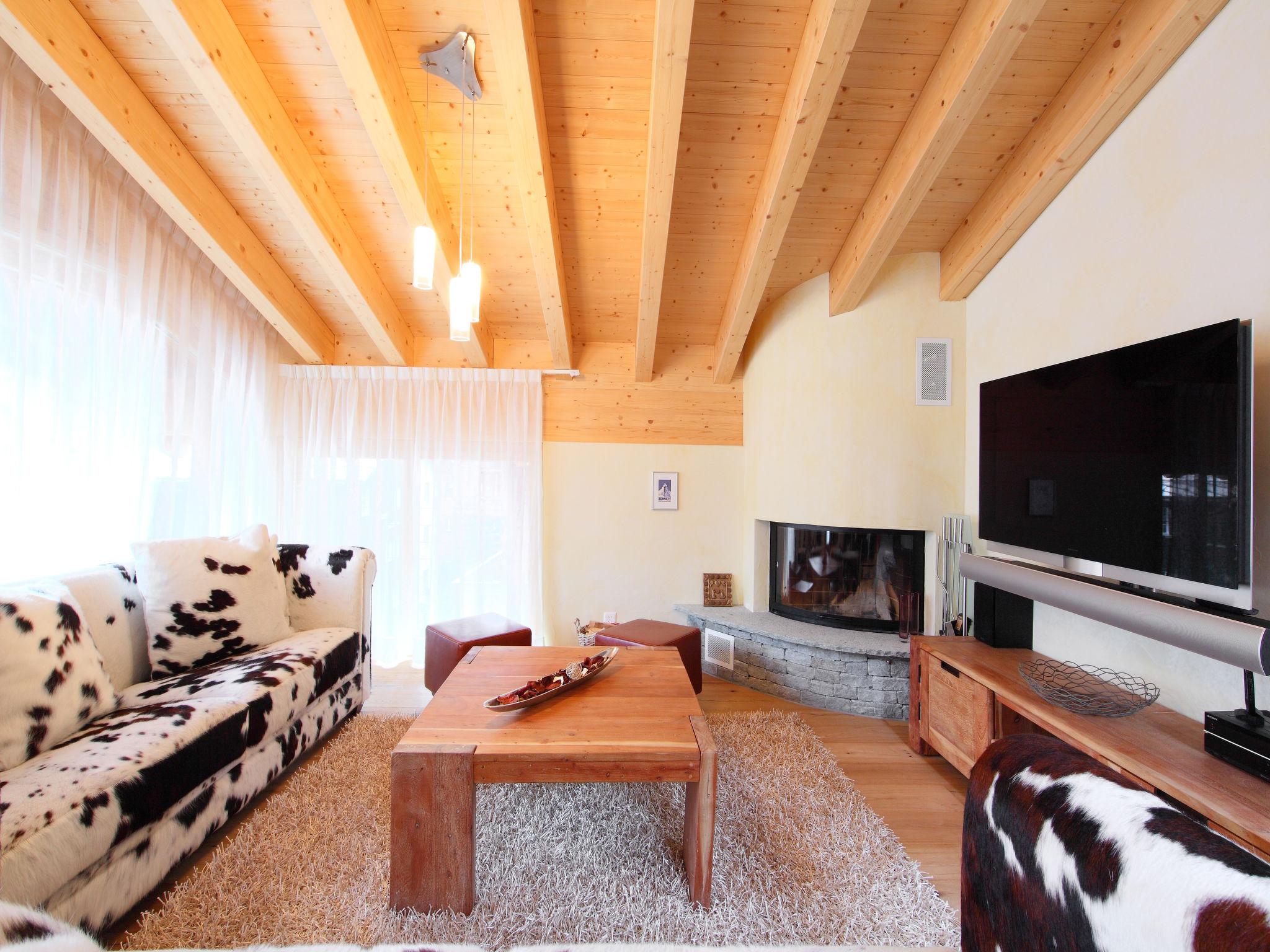 Photo 12 - 6 bedroom Apartment in Zermatt with sauna and mountain view