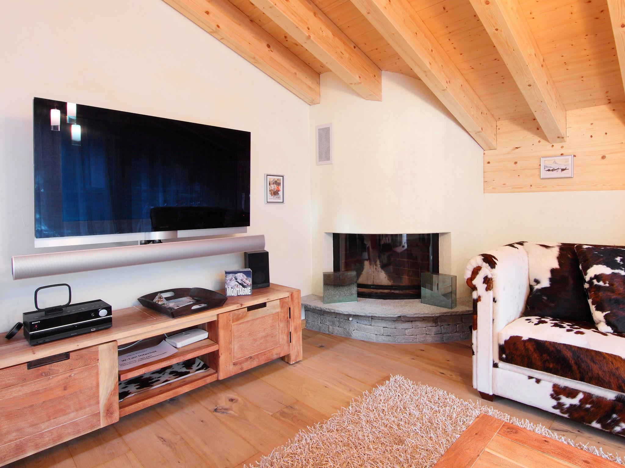 Photo 10 - 6 bedroom Apartment in Zermatt with sauna and mountain view