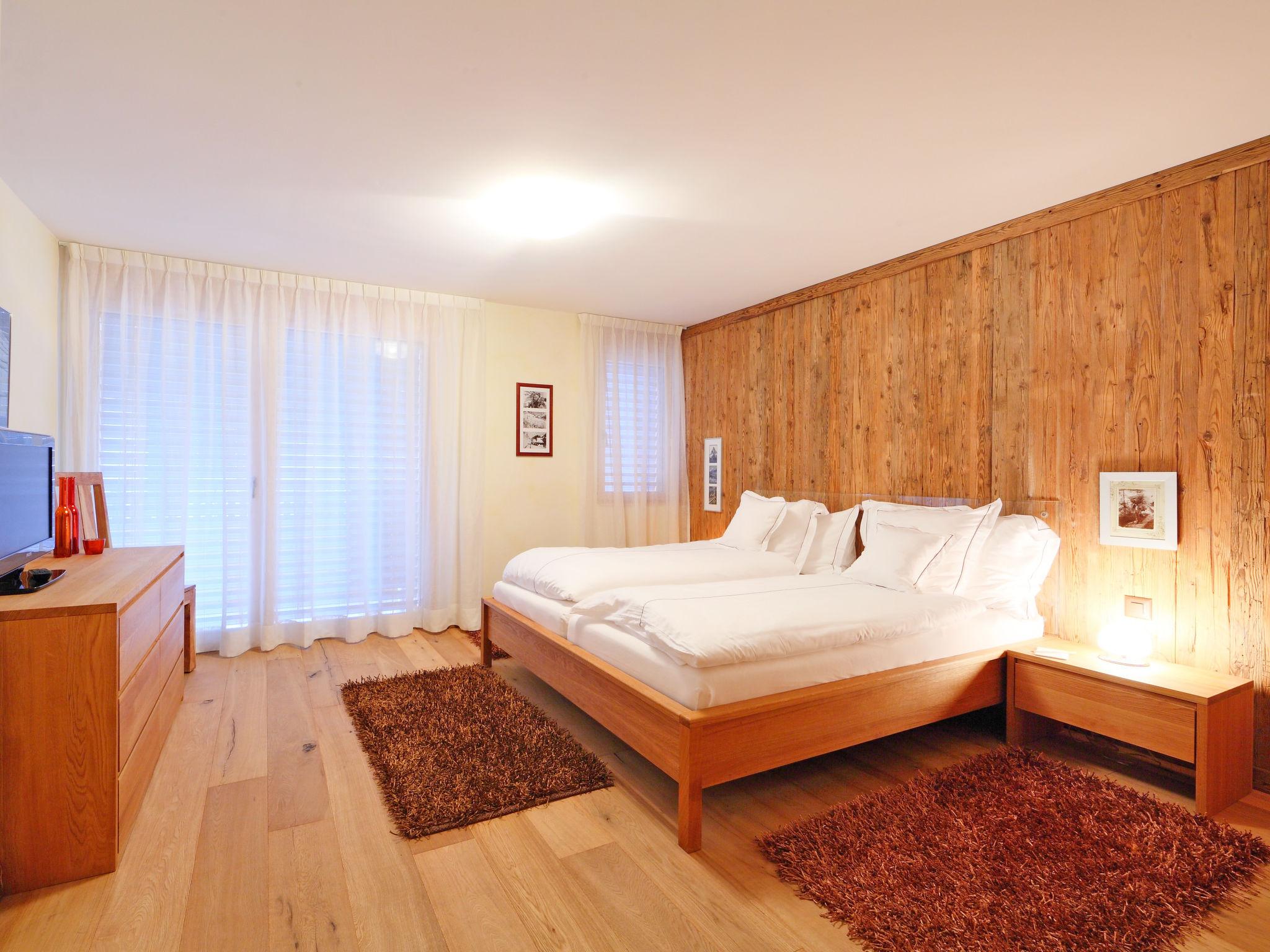 Photo 4 - 6 bedroom Apartment in Zermatt with sauna and mountain view