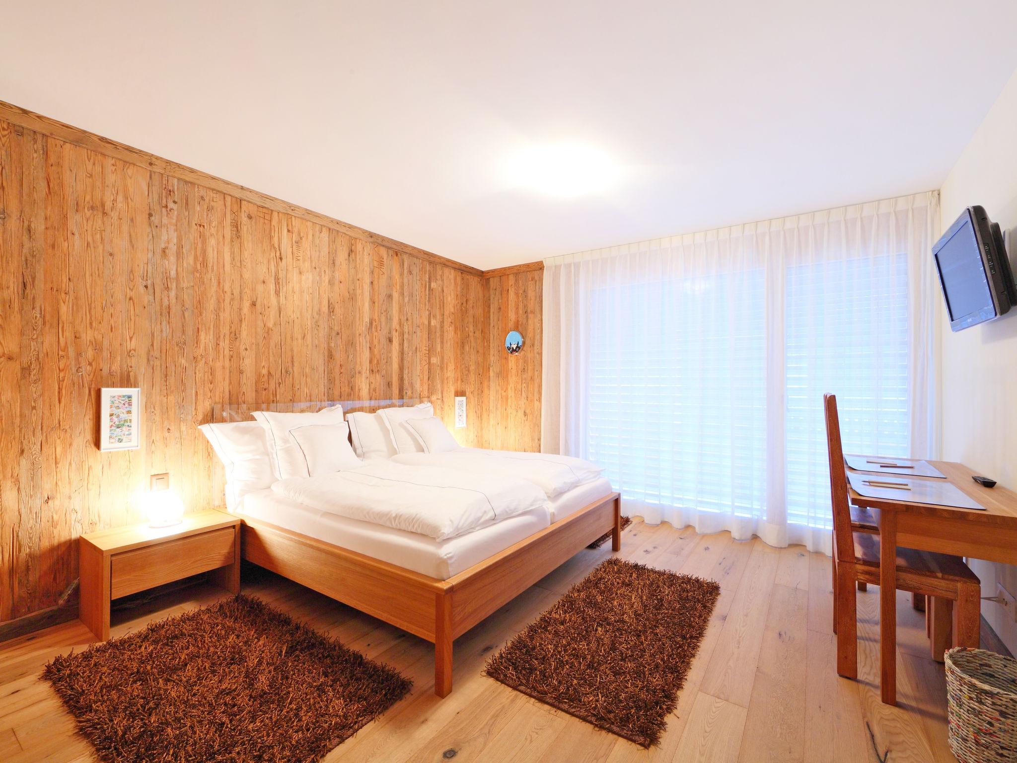 Foto 24 - Appartamento con 6 camere da letto a Zermatt con sauna e vasca idromassaggio